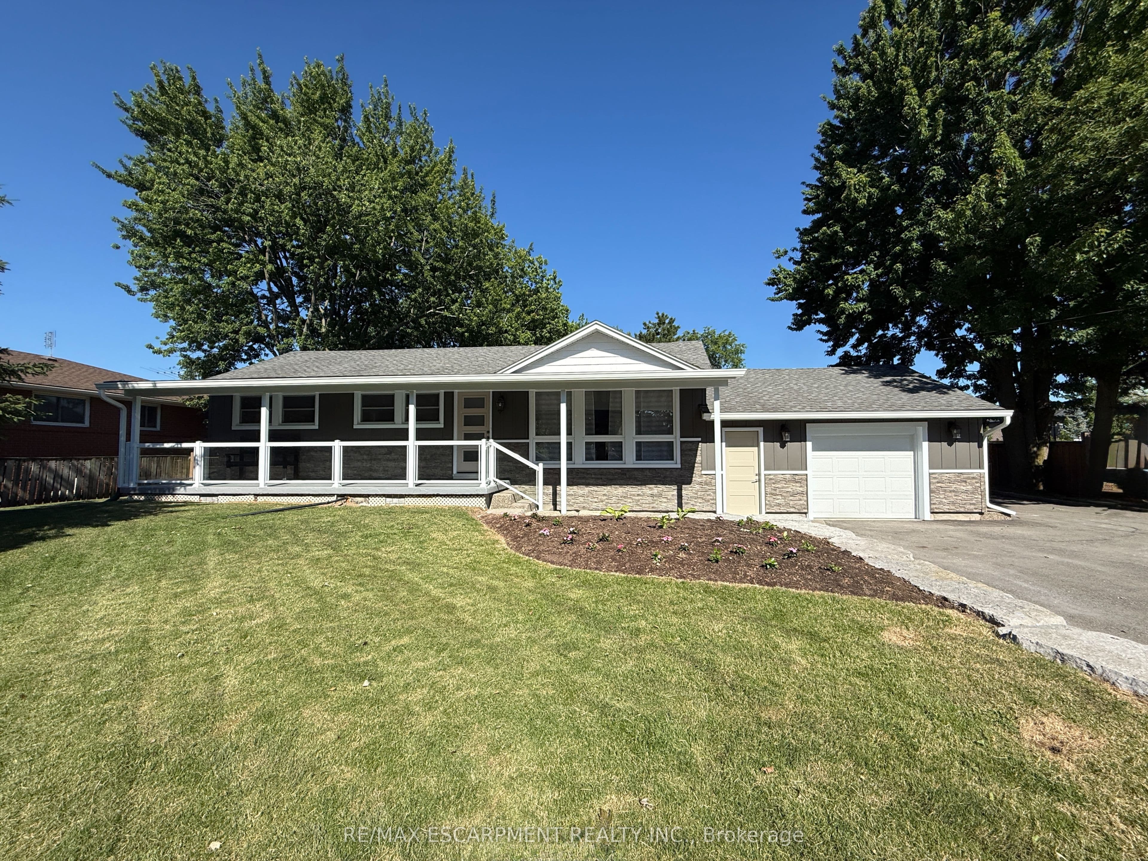 99 Byron Avenue photo 1
