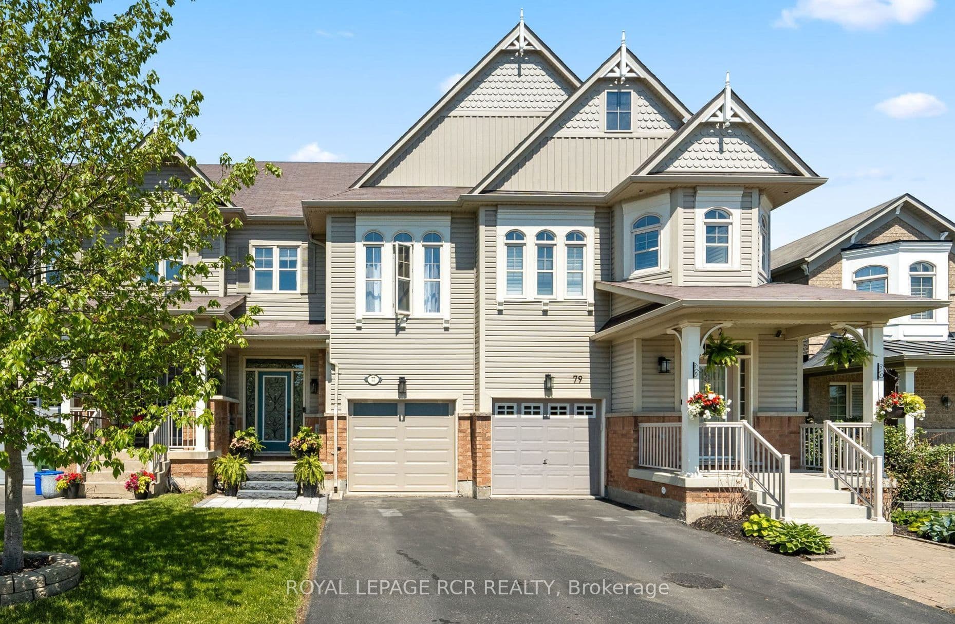 77 Cathedral Court photo 1