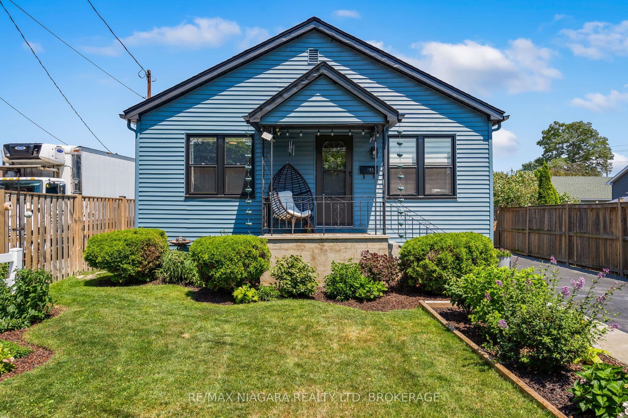 741 Elm Street photo 1