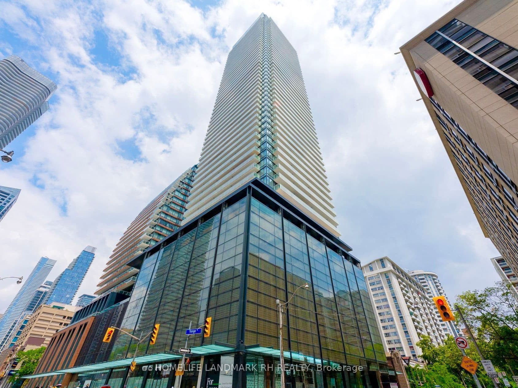 Unit 2102 501 Yonge Street photo 1