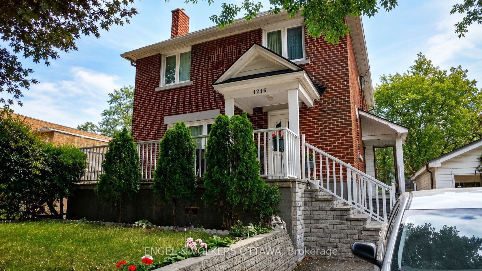 1216 Ridgemont Avenue photo 1