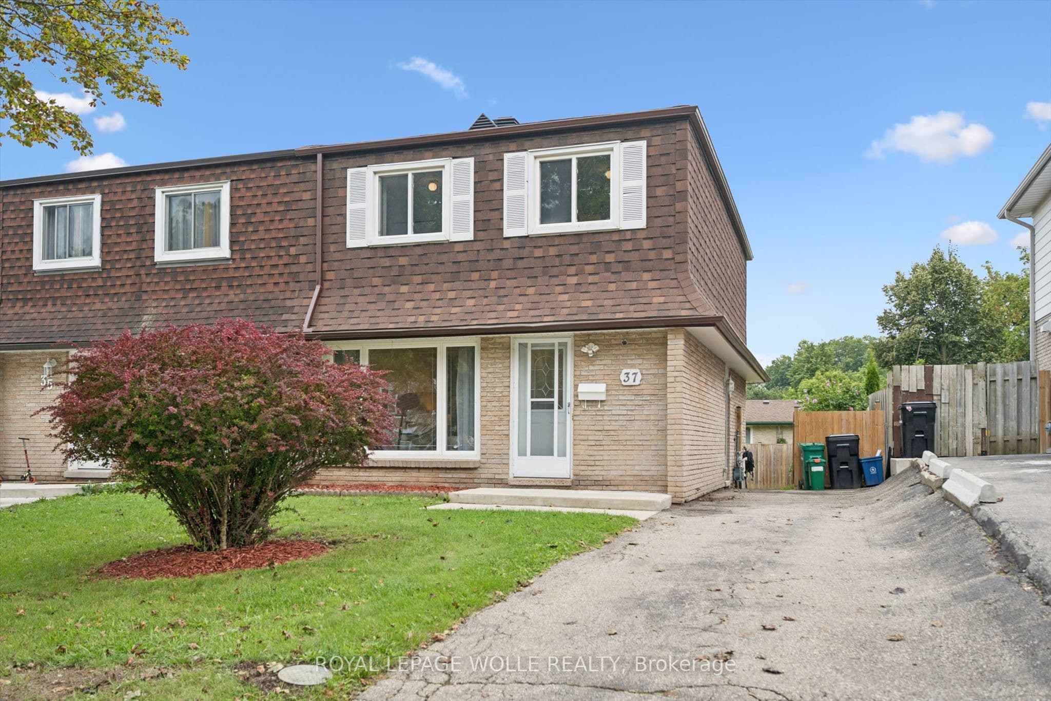 37 Shadeland Crescent photo 1