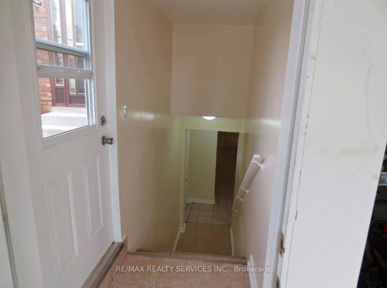 3311 Pilcom Crescent photo 1