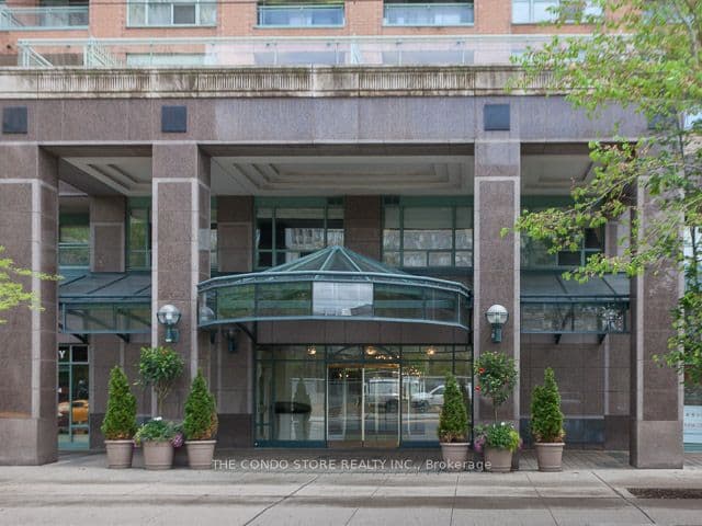 Unit 711 887 Bay Street photo 1