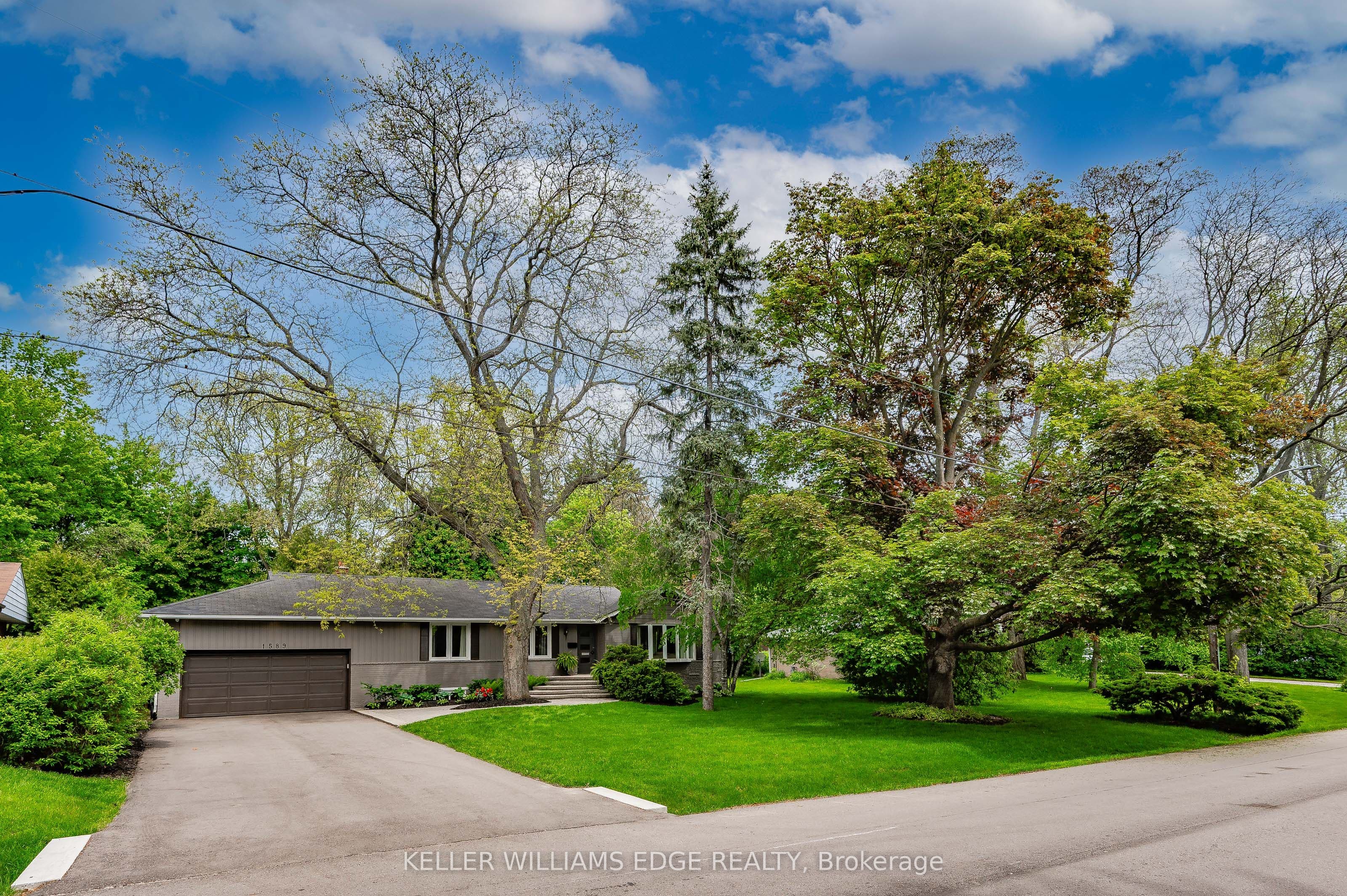 1589 Crediton Parkway photo 1