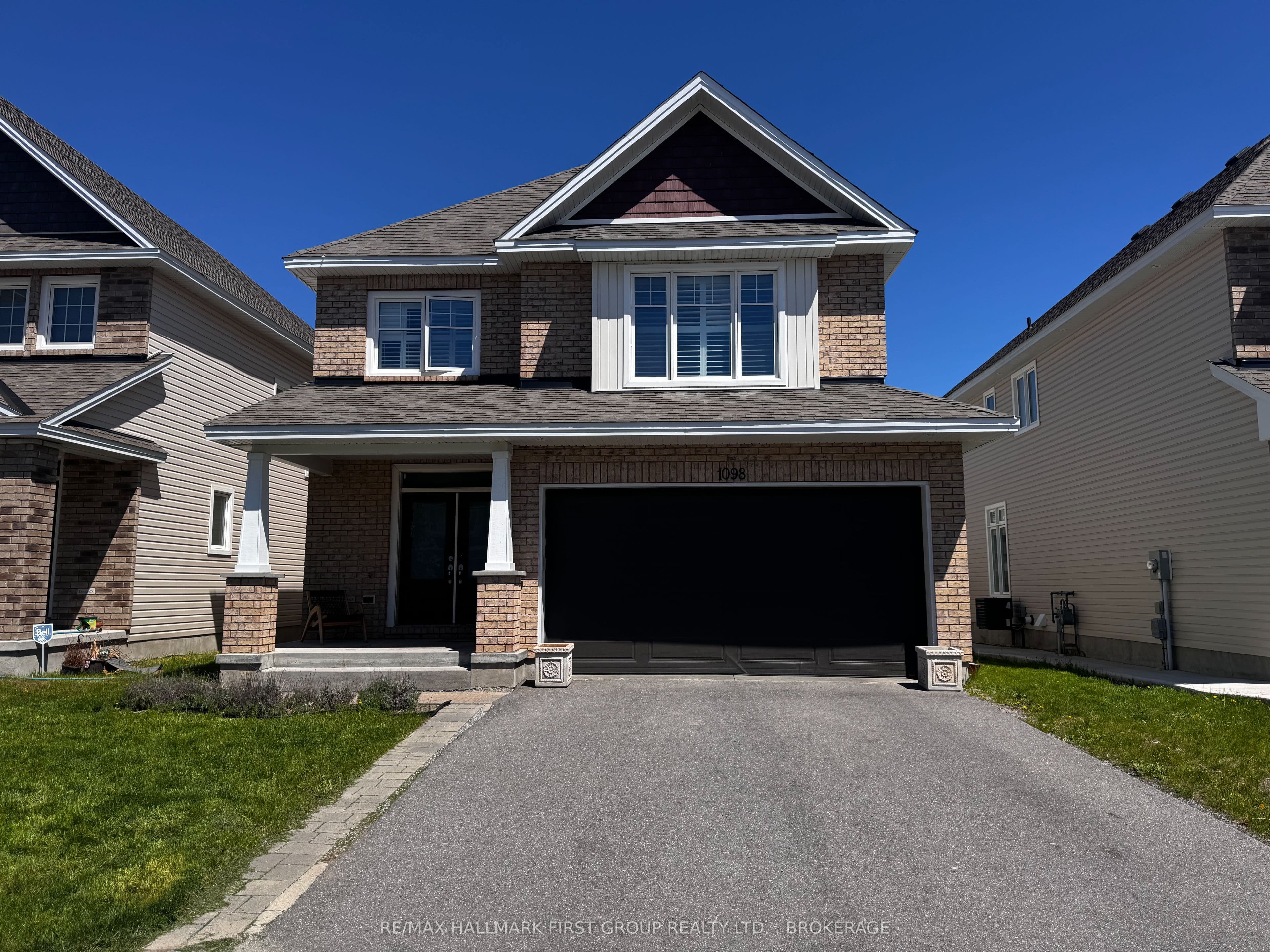 1098 Woodhaven Drive photo 1