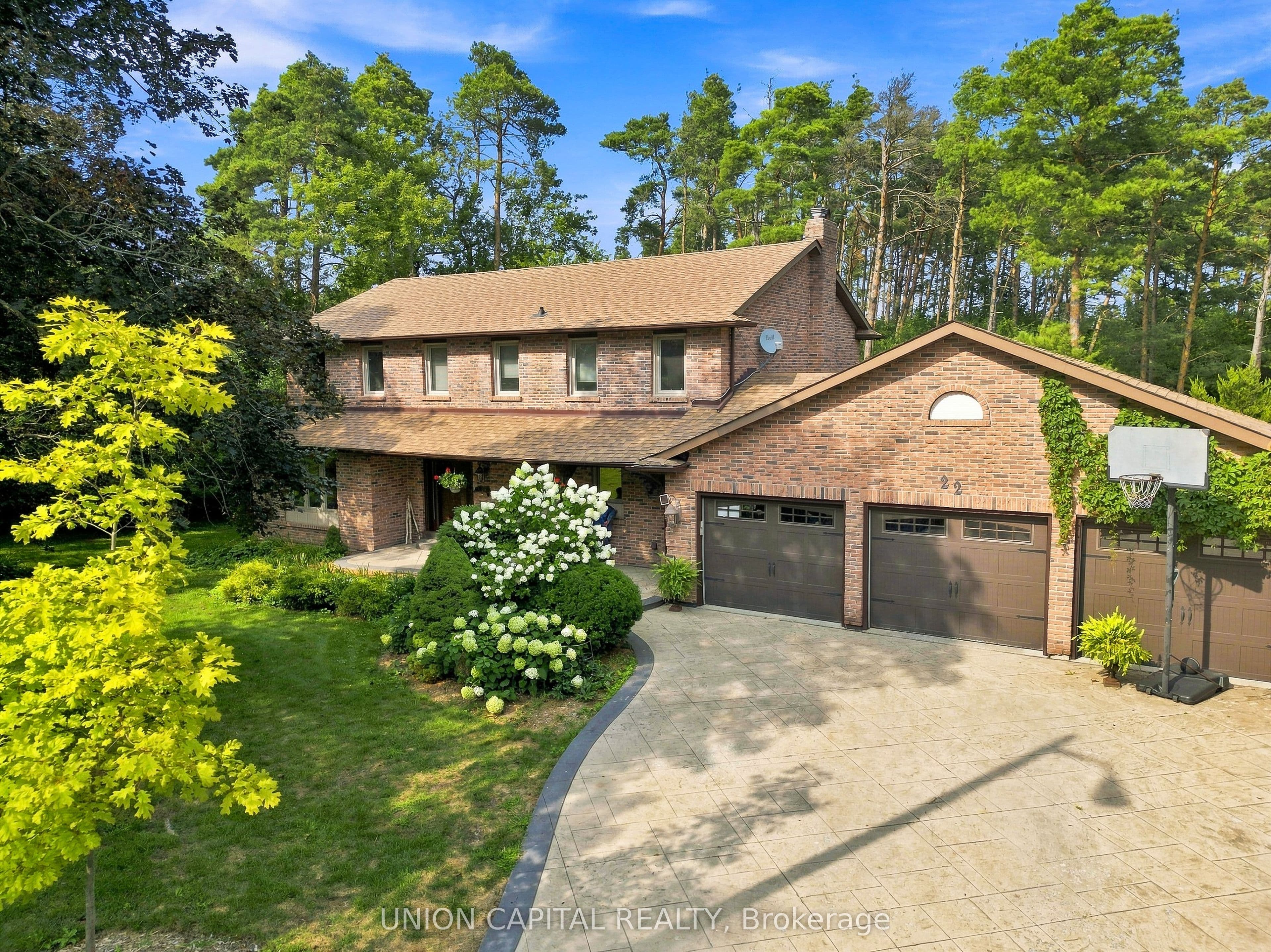 22 Cynthia Crescent photo 1