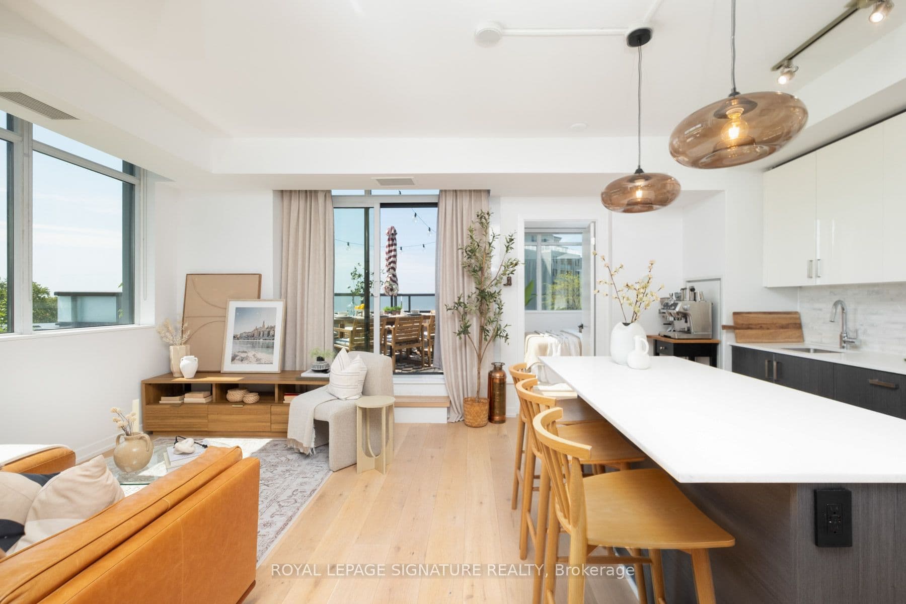 Unit 610 36 Howard Park Avenue photo 1