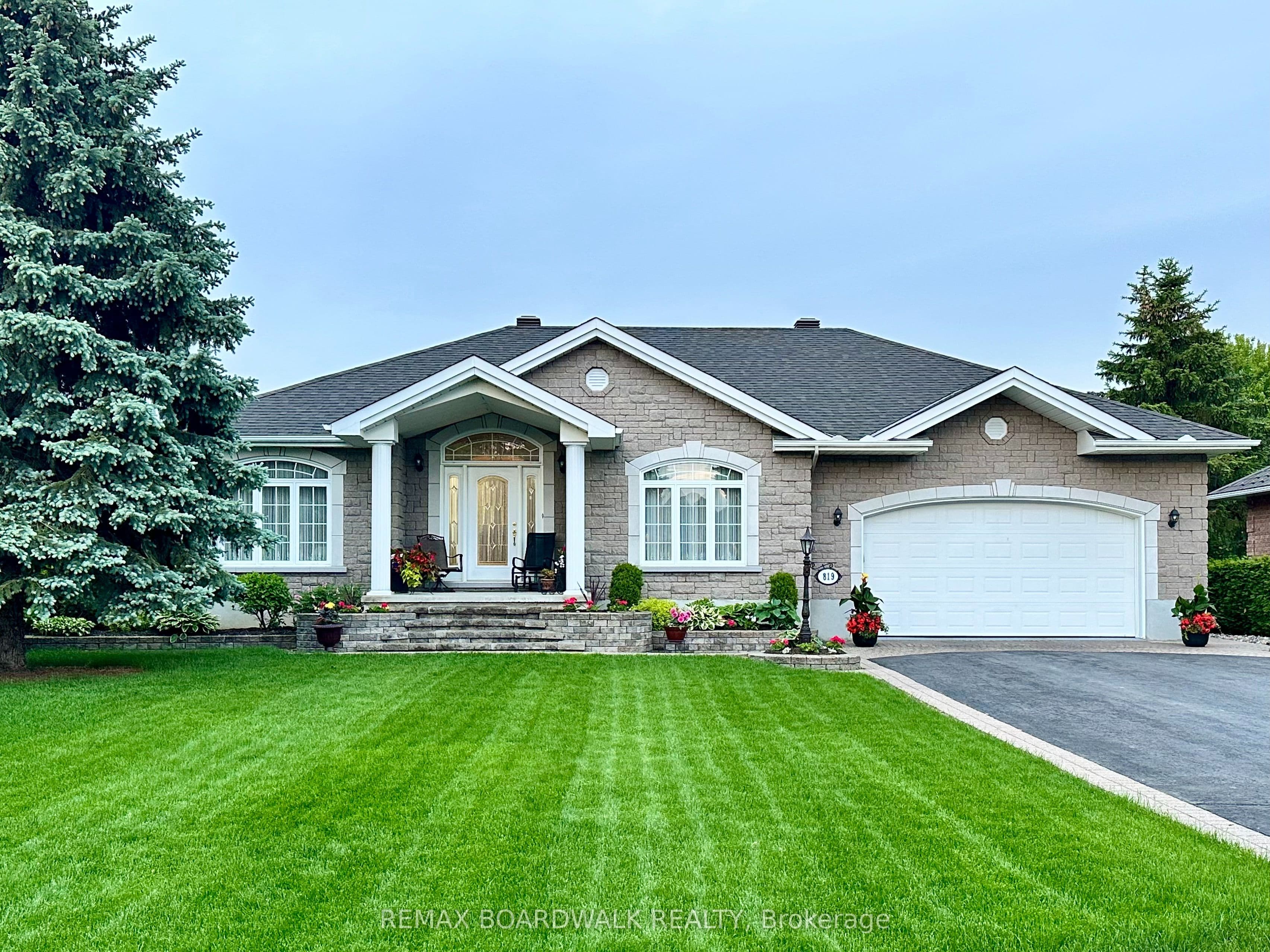 819 Laval Street photo 1