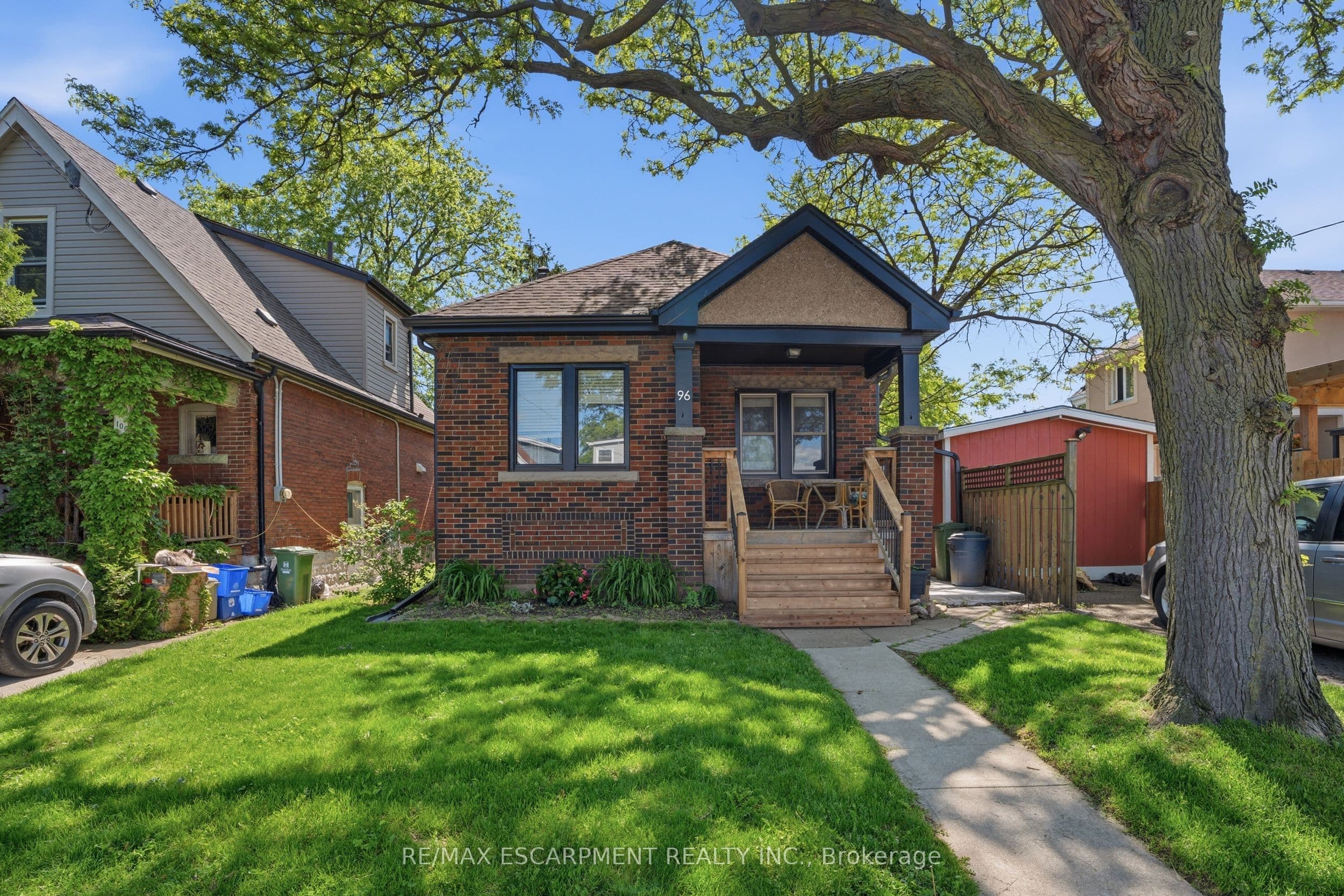 96 Paling Avenue photo 1