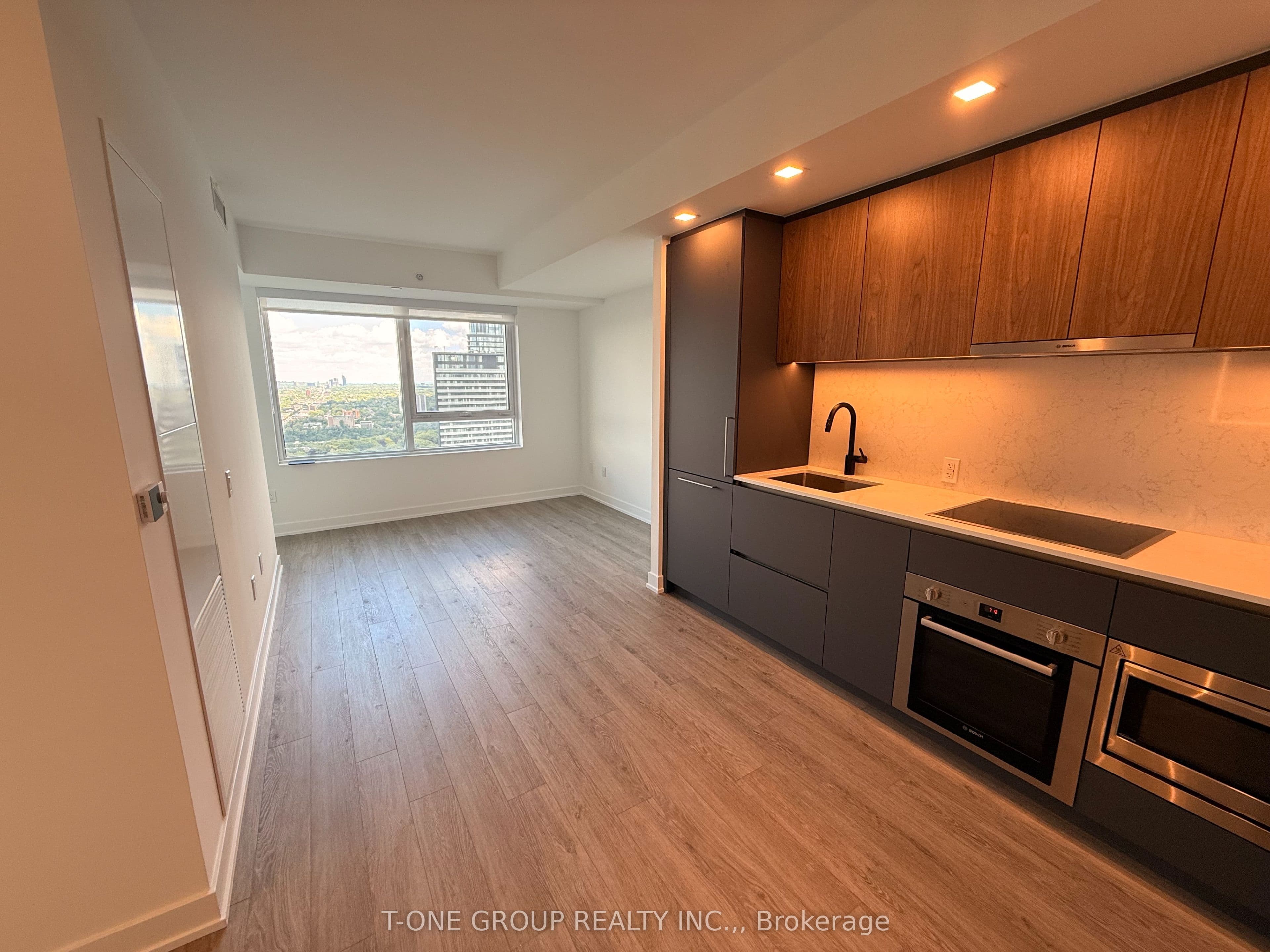 Unit 3708 609 Sherbourne Street photo 1