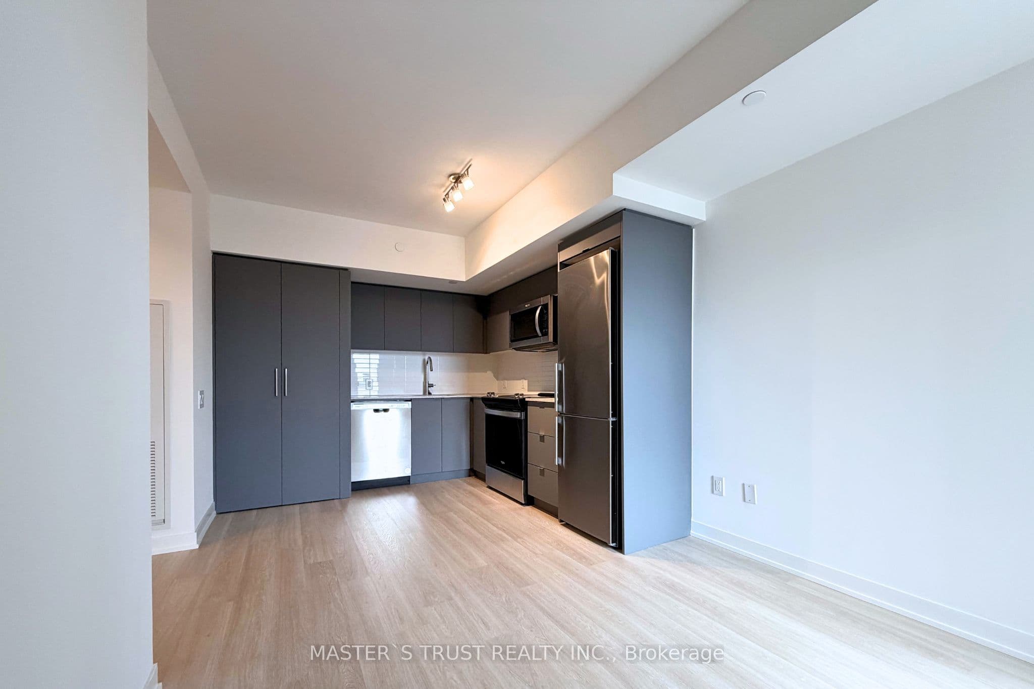 Unit 629 500 Wilson Avenue photo 1