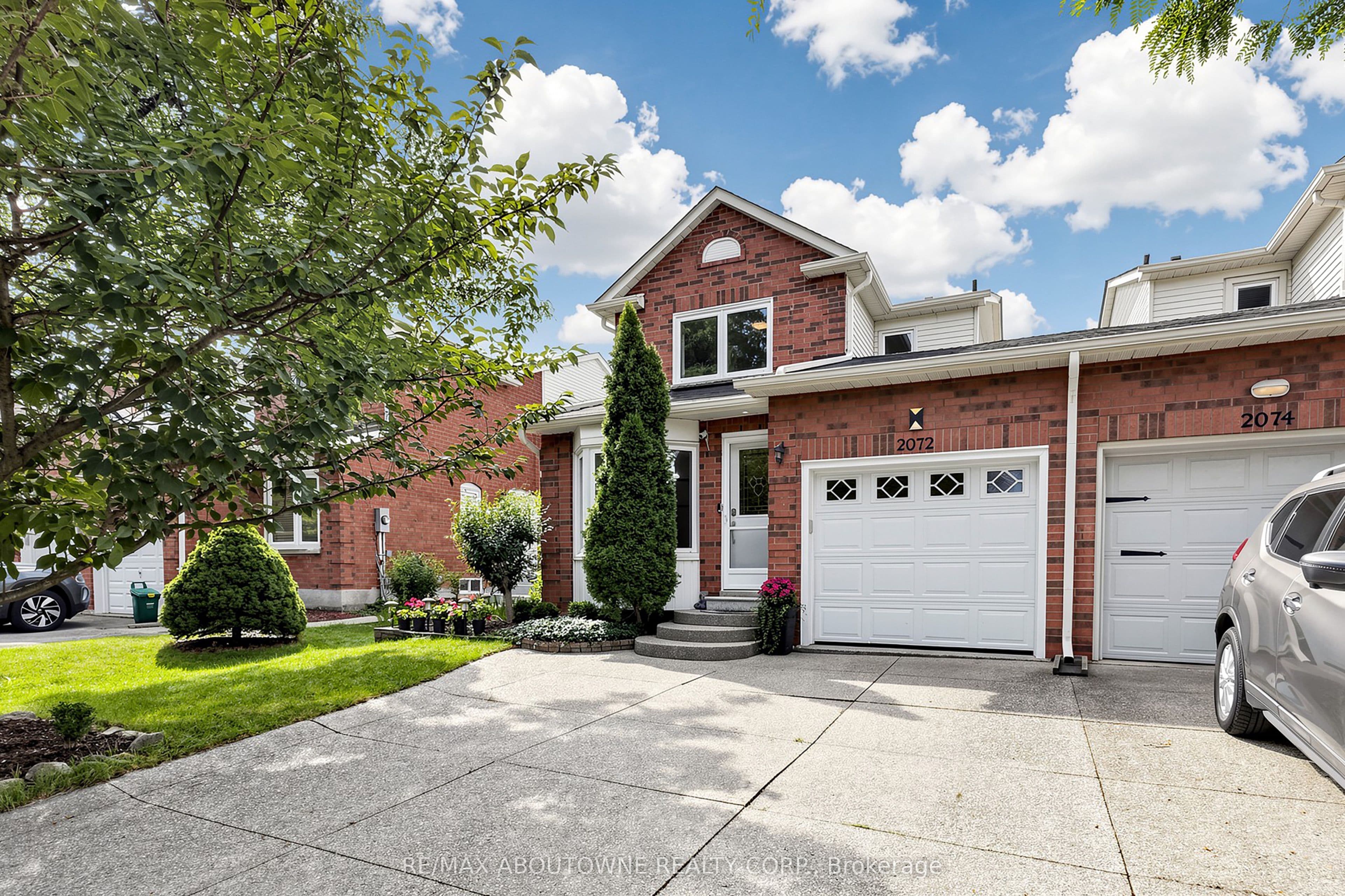 2072 Glenada Crescent photo 1