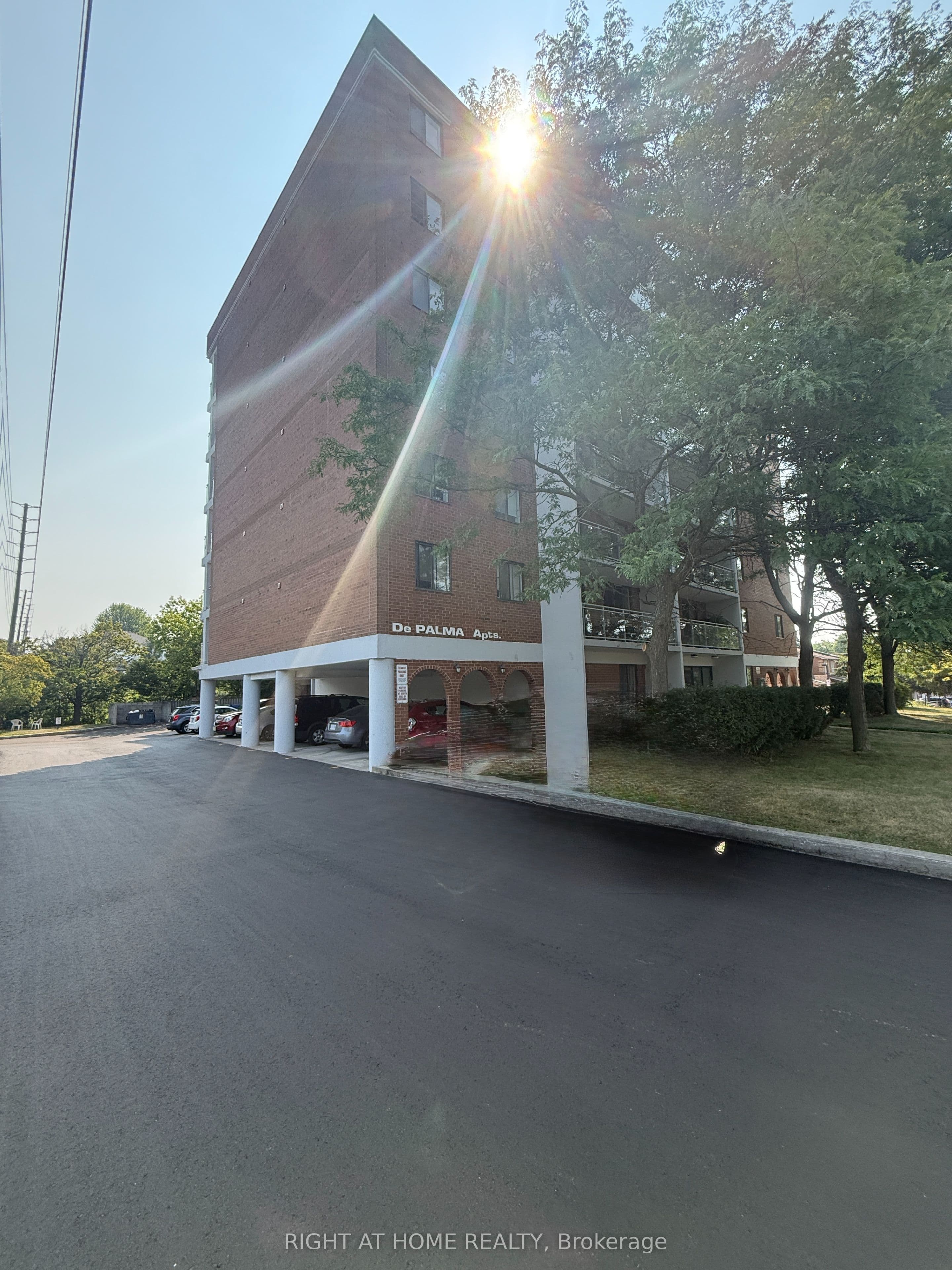 Unit 205 855 Wilson Road photo 1