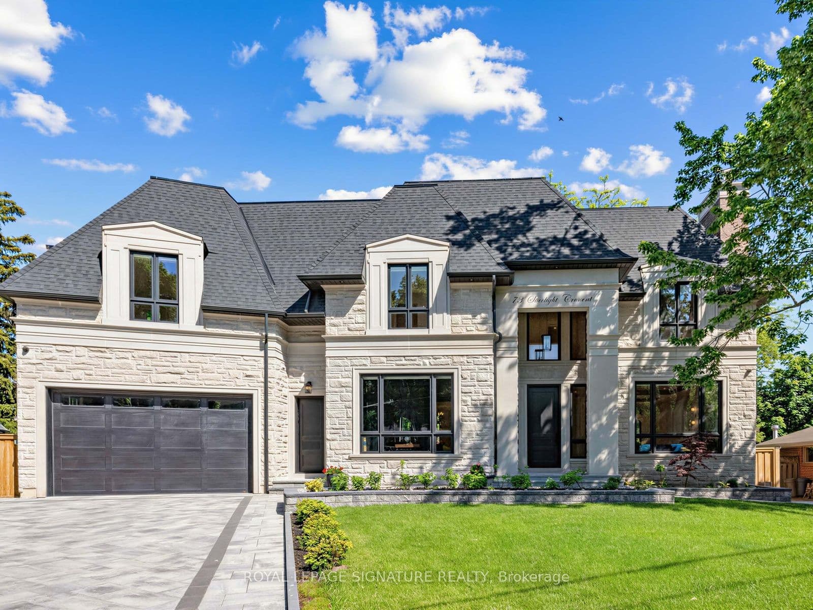 73 Starlight Crescent photo 1