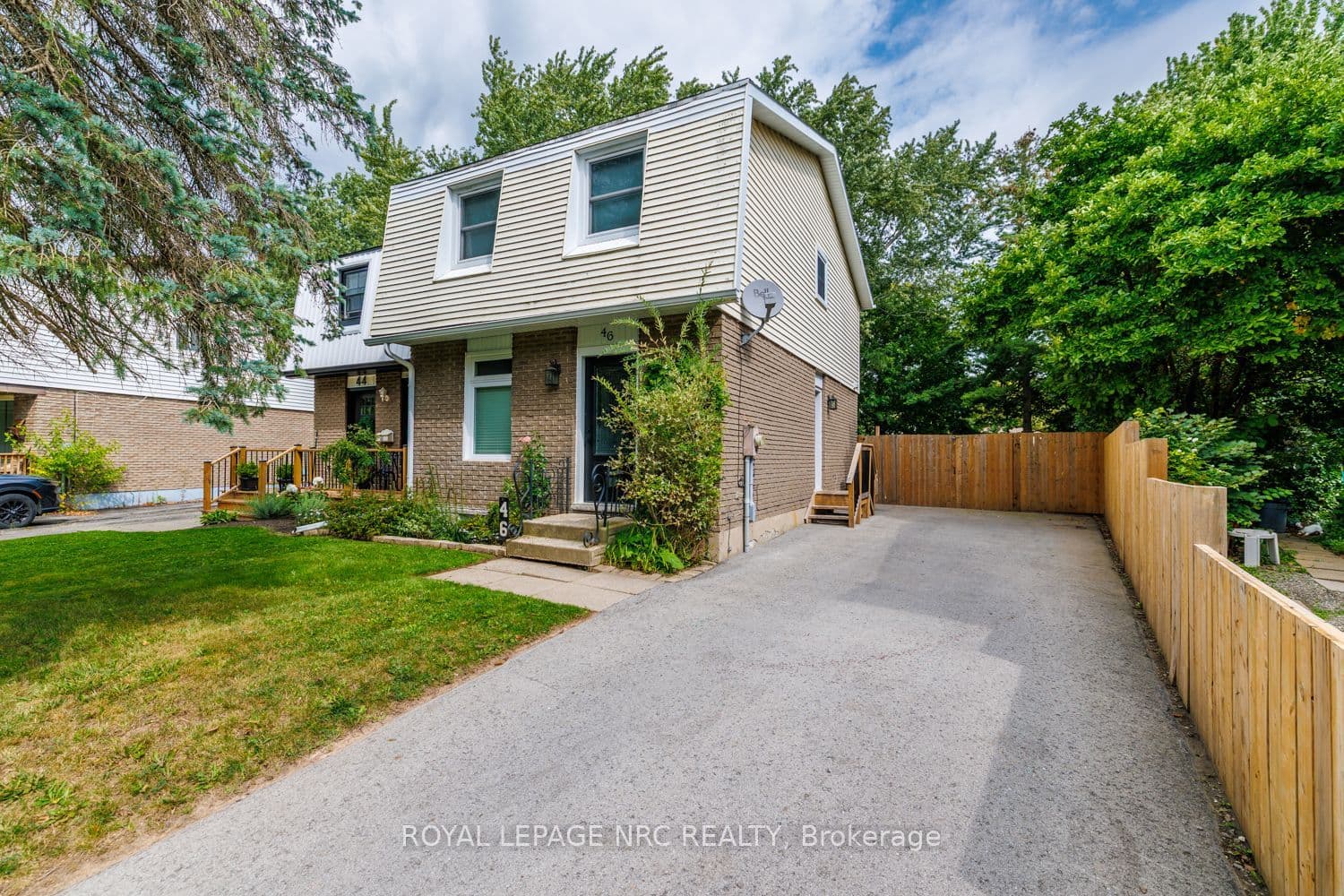 46 GRAYSTONE Crescent photo 1