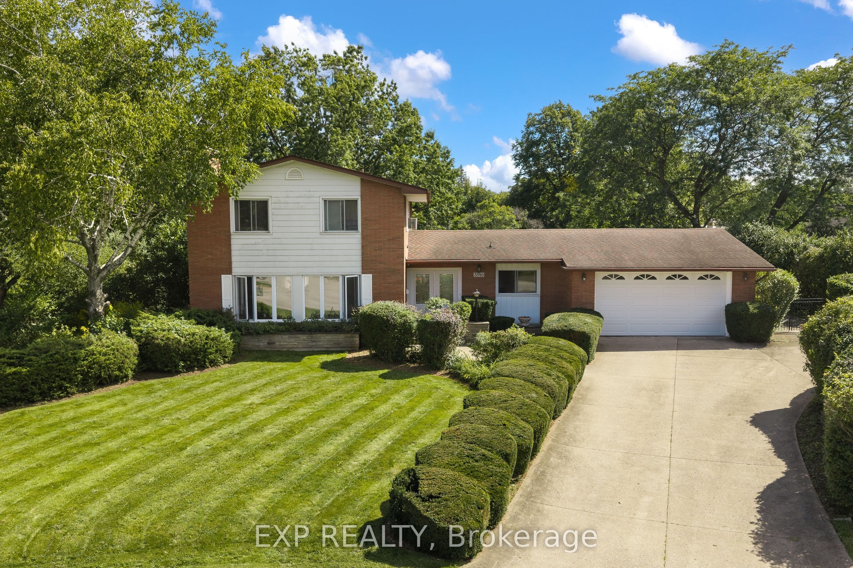 3546 Eton Crescent photo 1