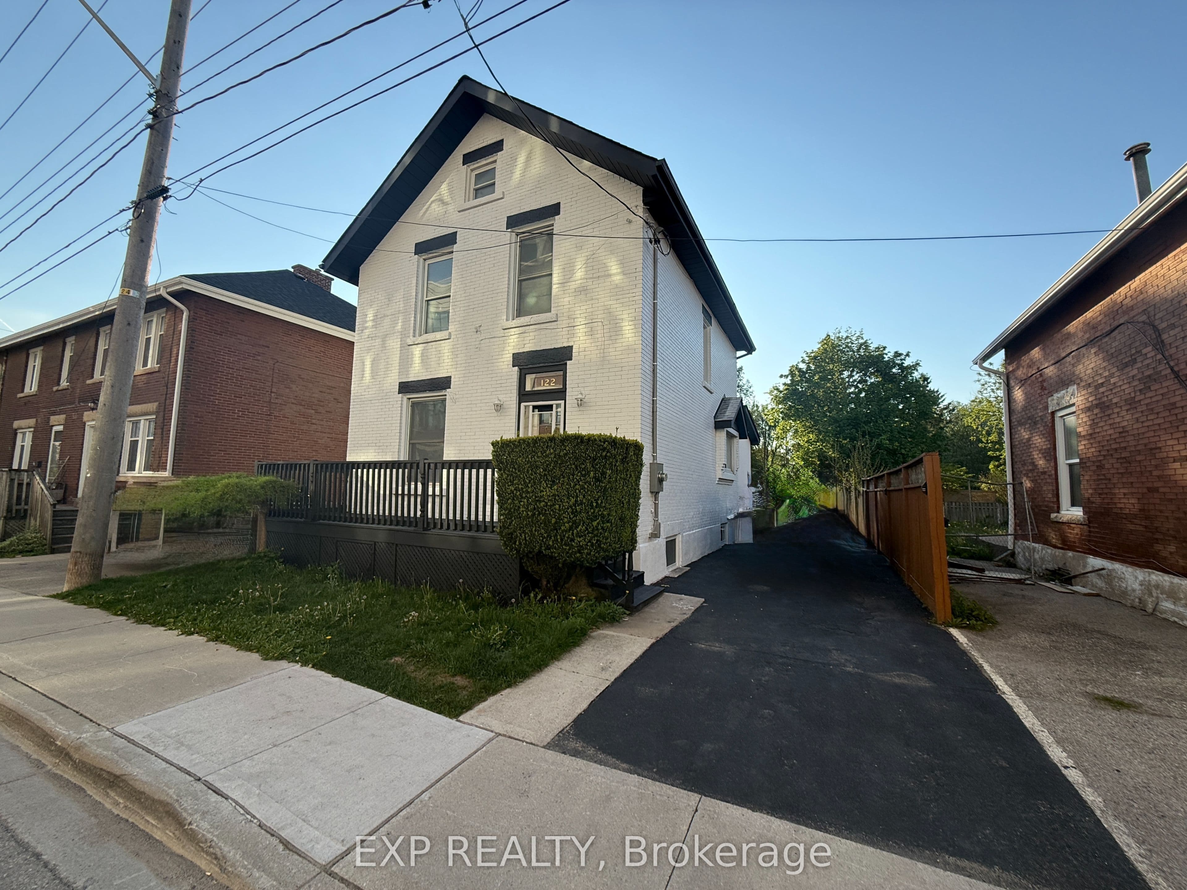 Unit Upper 122 Alice Street photo 1
