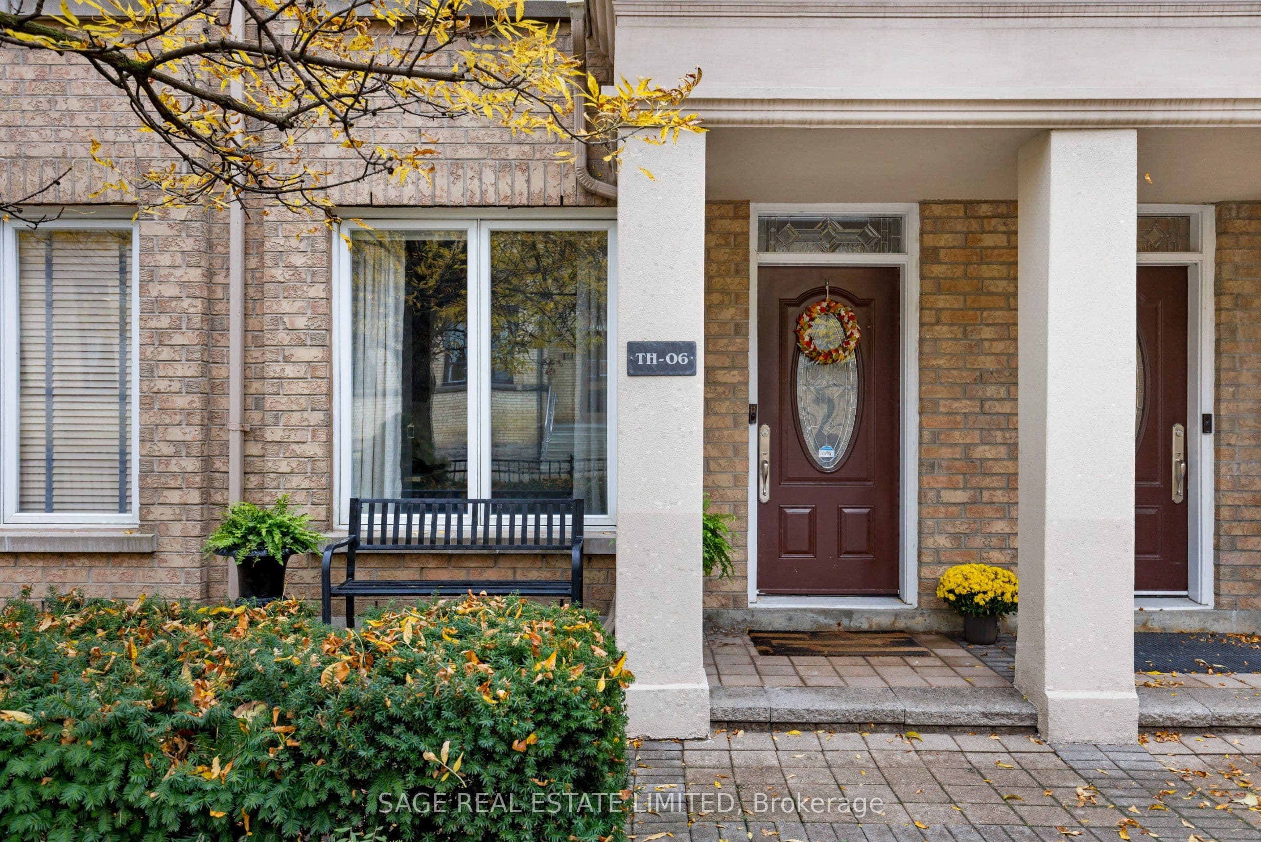 Unit TH06 140 Bathurst Street photo 1