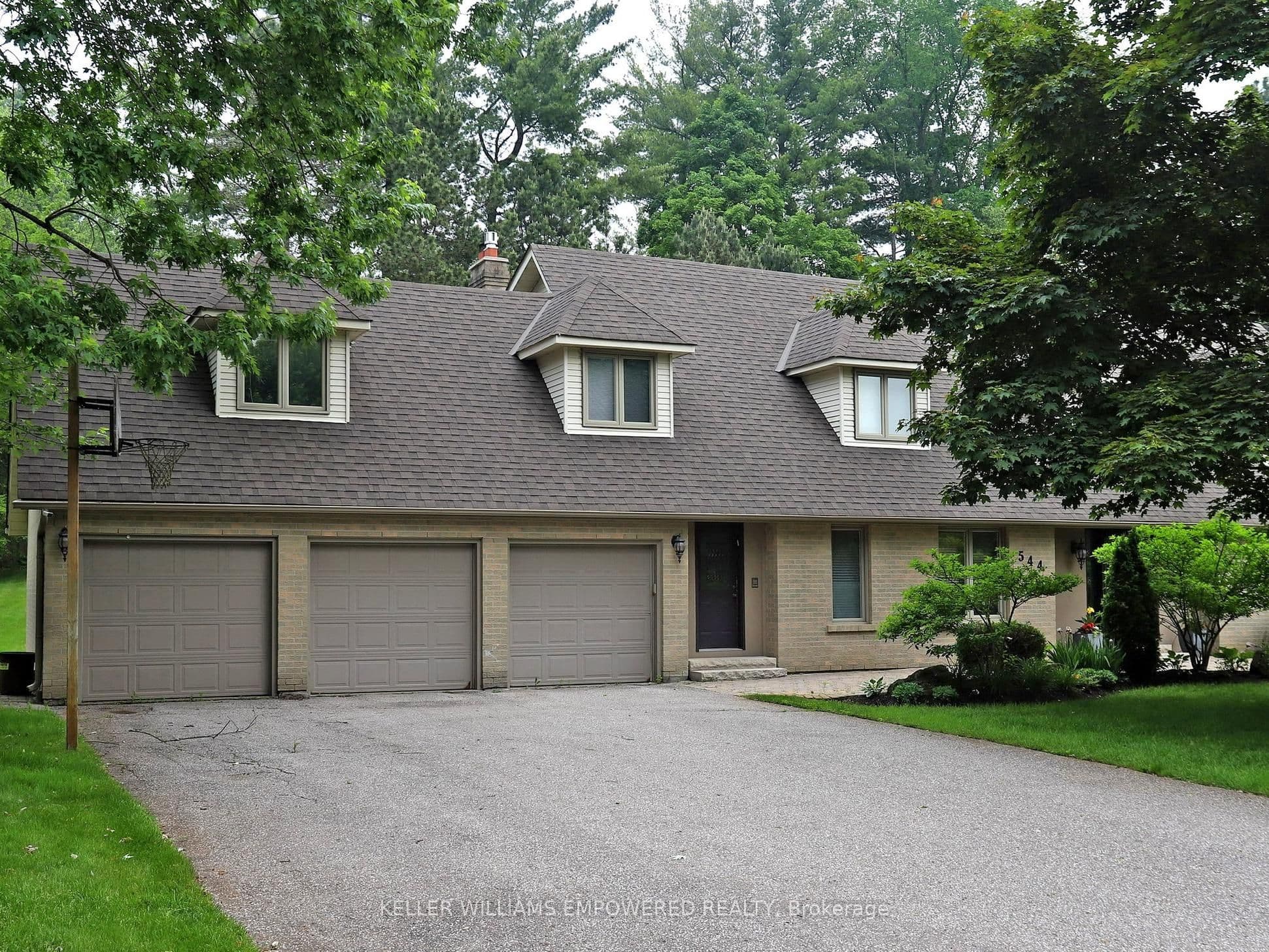 544 Woodland Acres Crescent photo 1