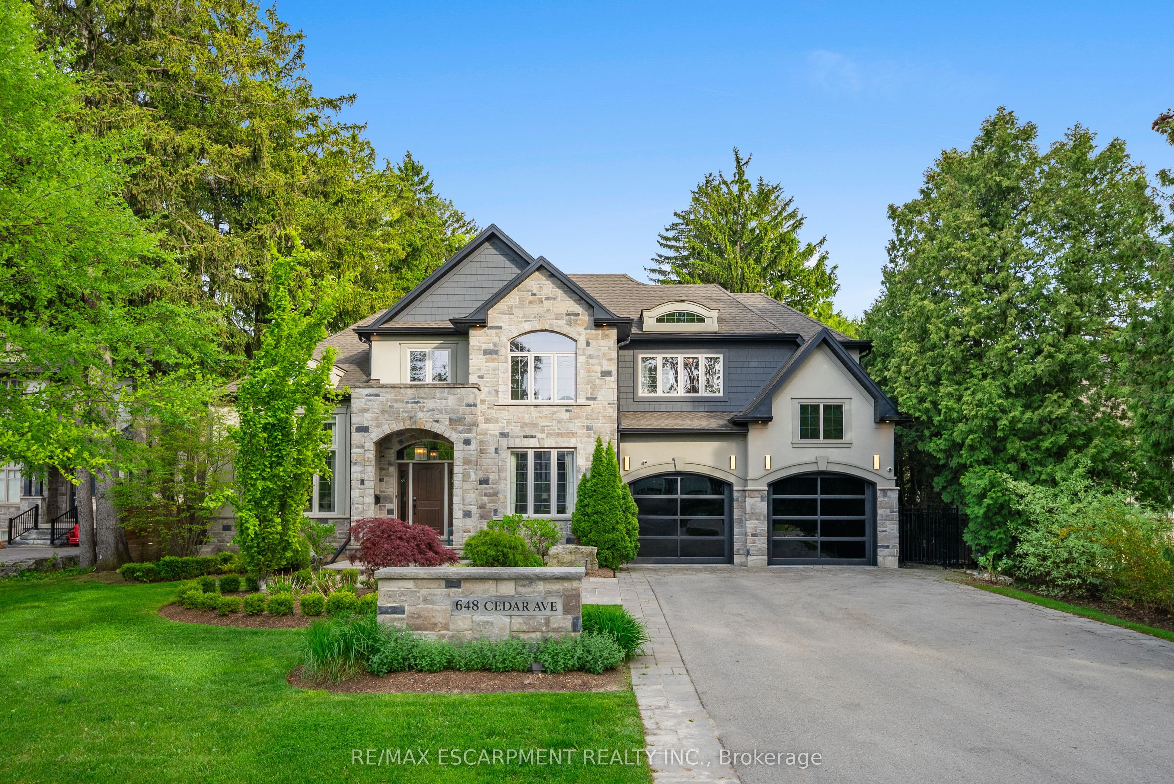 648 Cedar Avenue photo 1