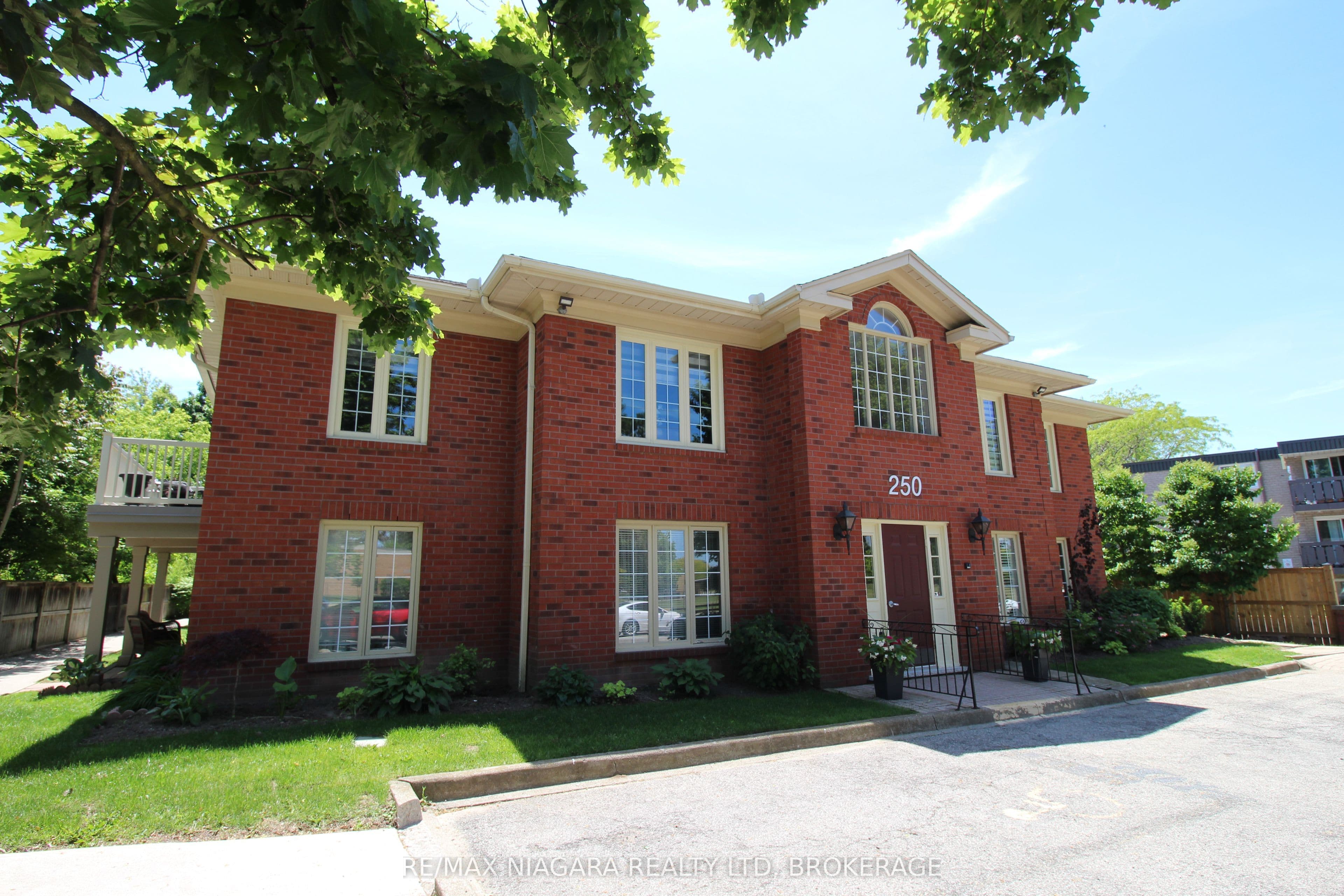 Unit 202 250 Linwell Road photo 1