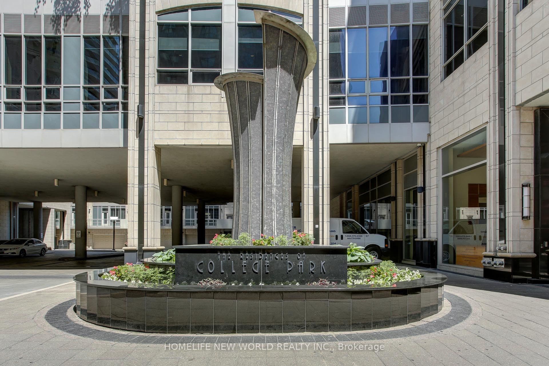 Unit 3305 761 Bay Street photo 1