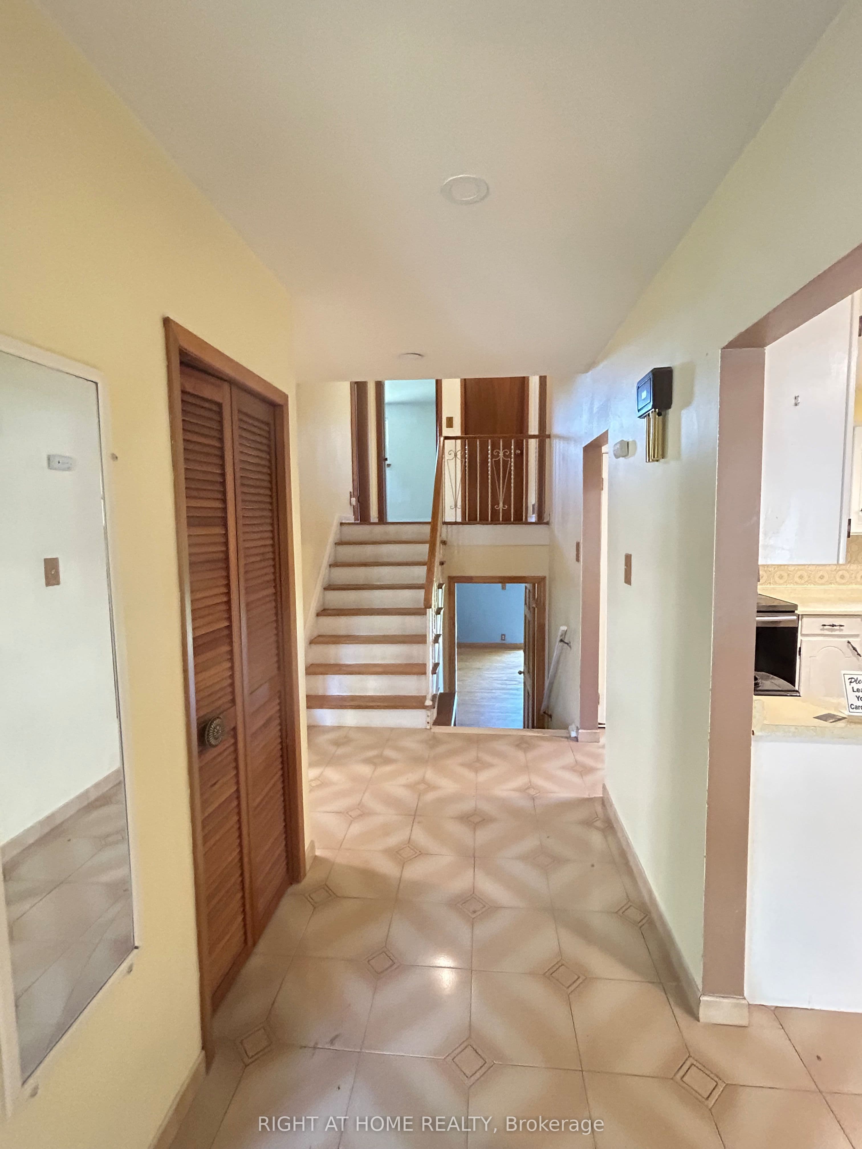 1010 Bloor Street photo 1