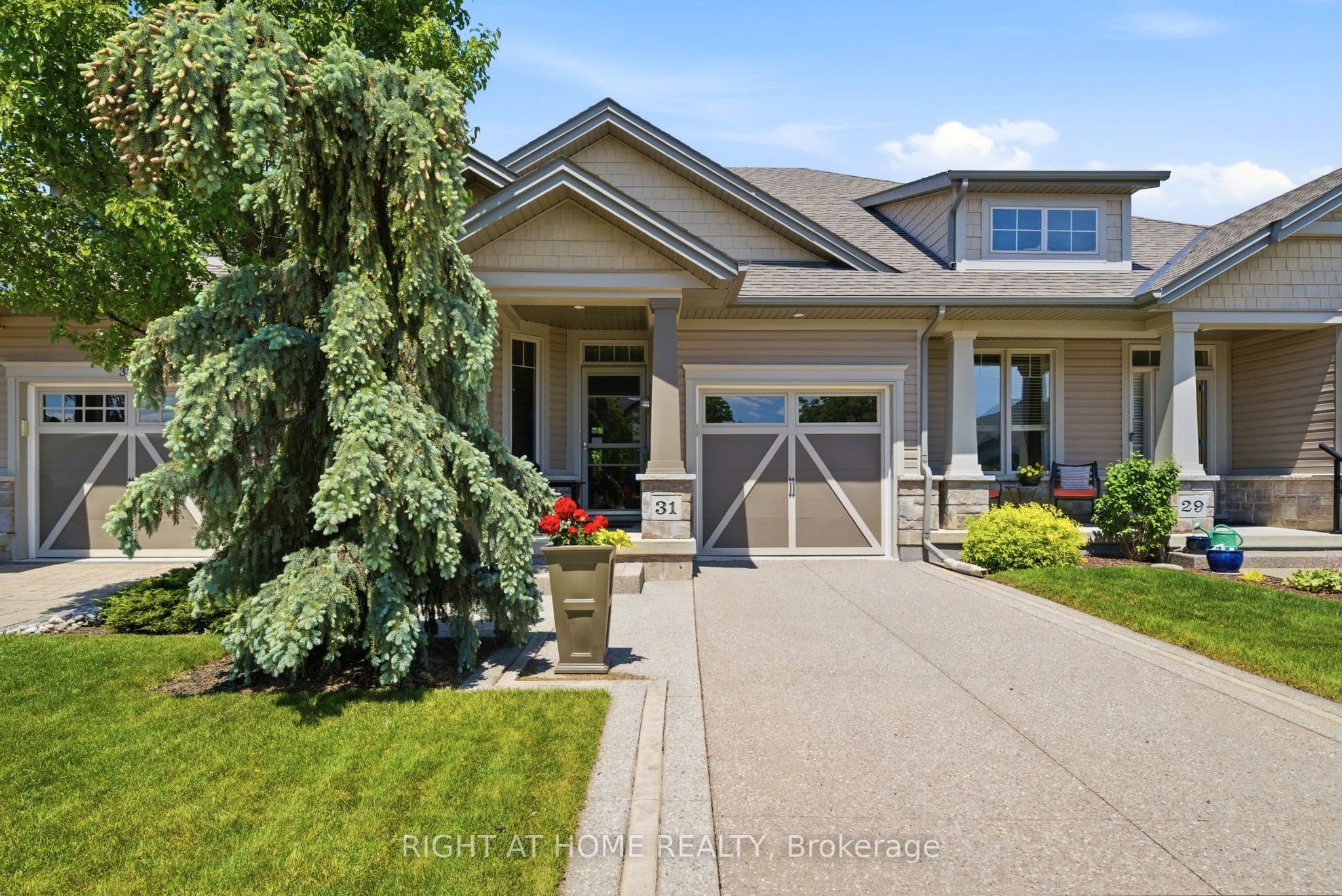 31 Manorwood Drive photo 1