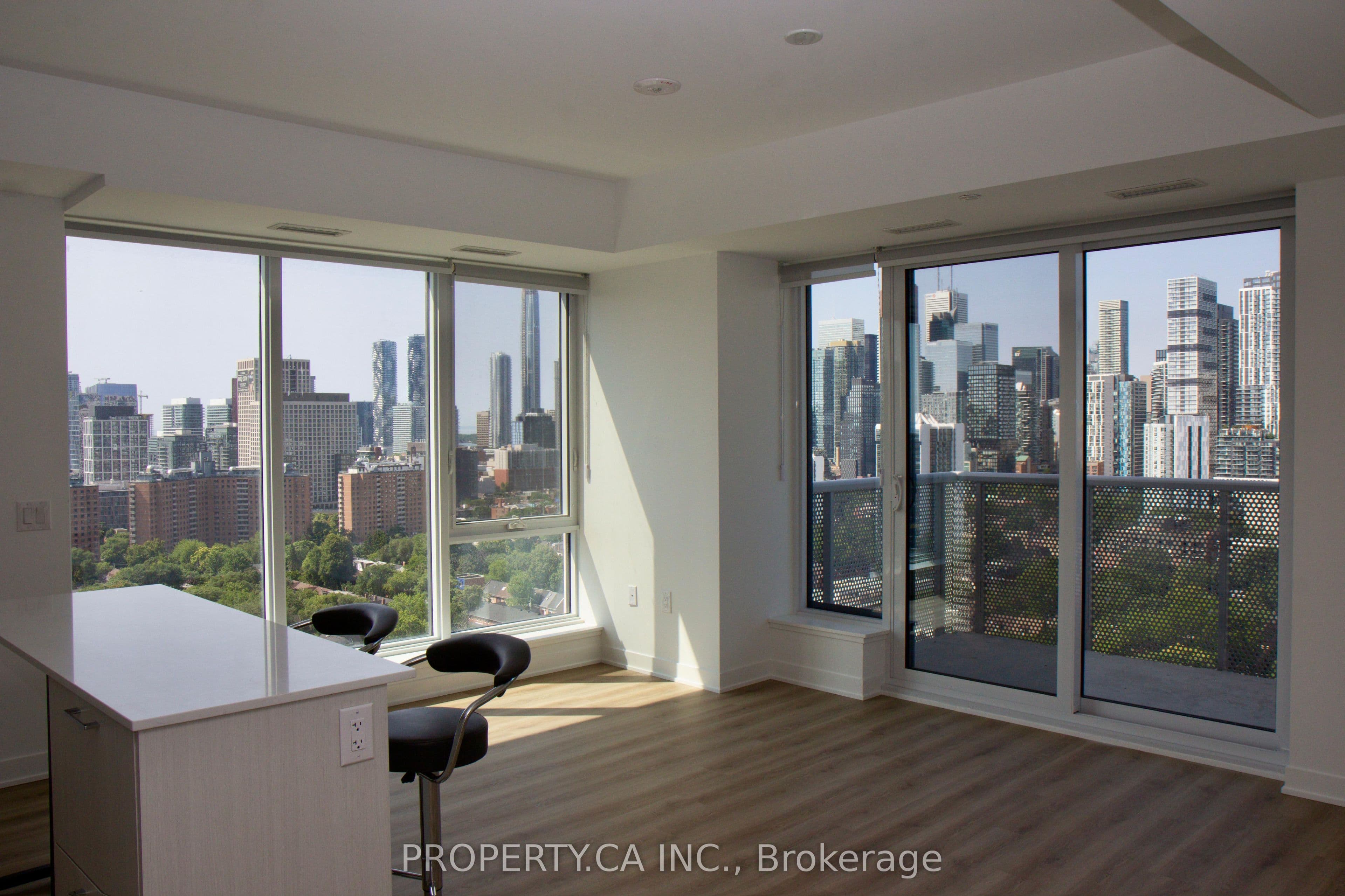 Unit 1904 10 Oak Street photo 1