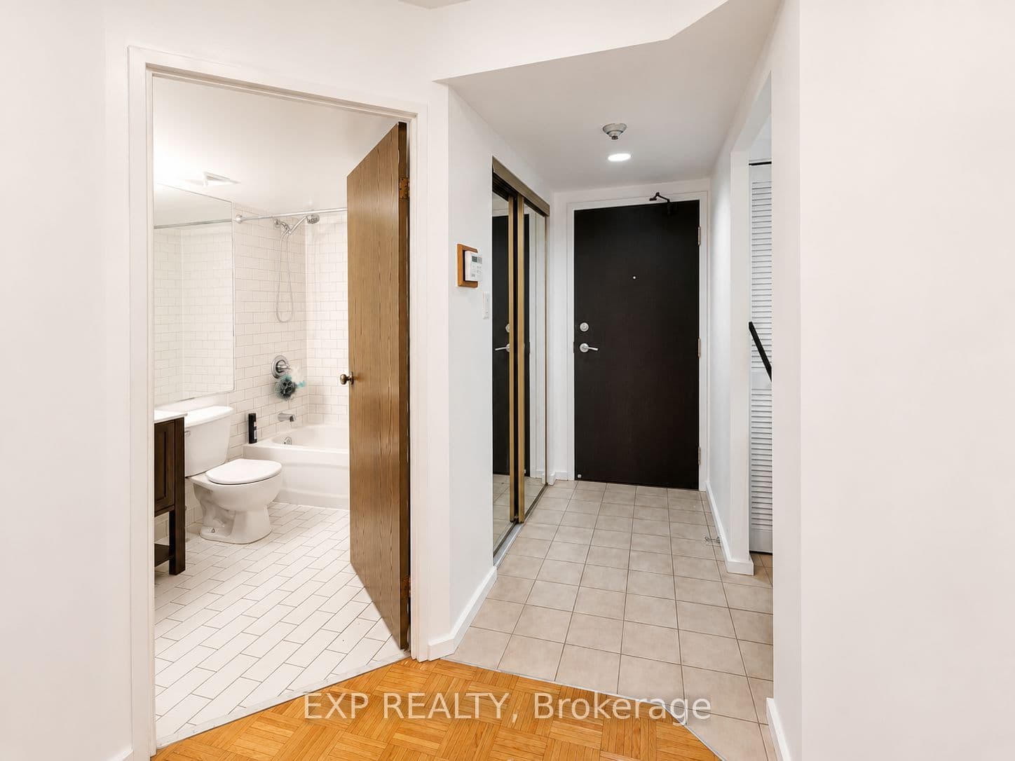 Unit 705 15 Maitland Place photo 1