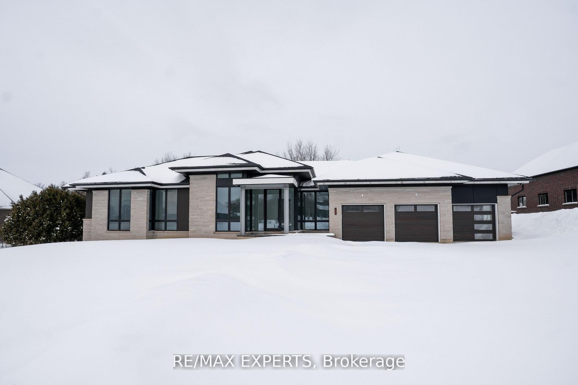 130 Dale Crescent photo 1