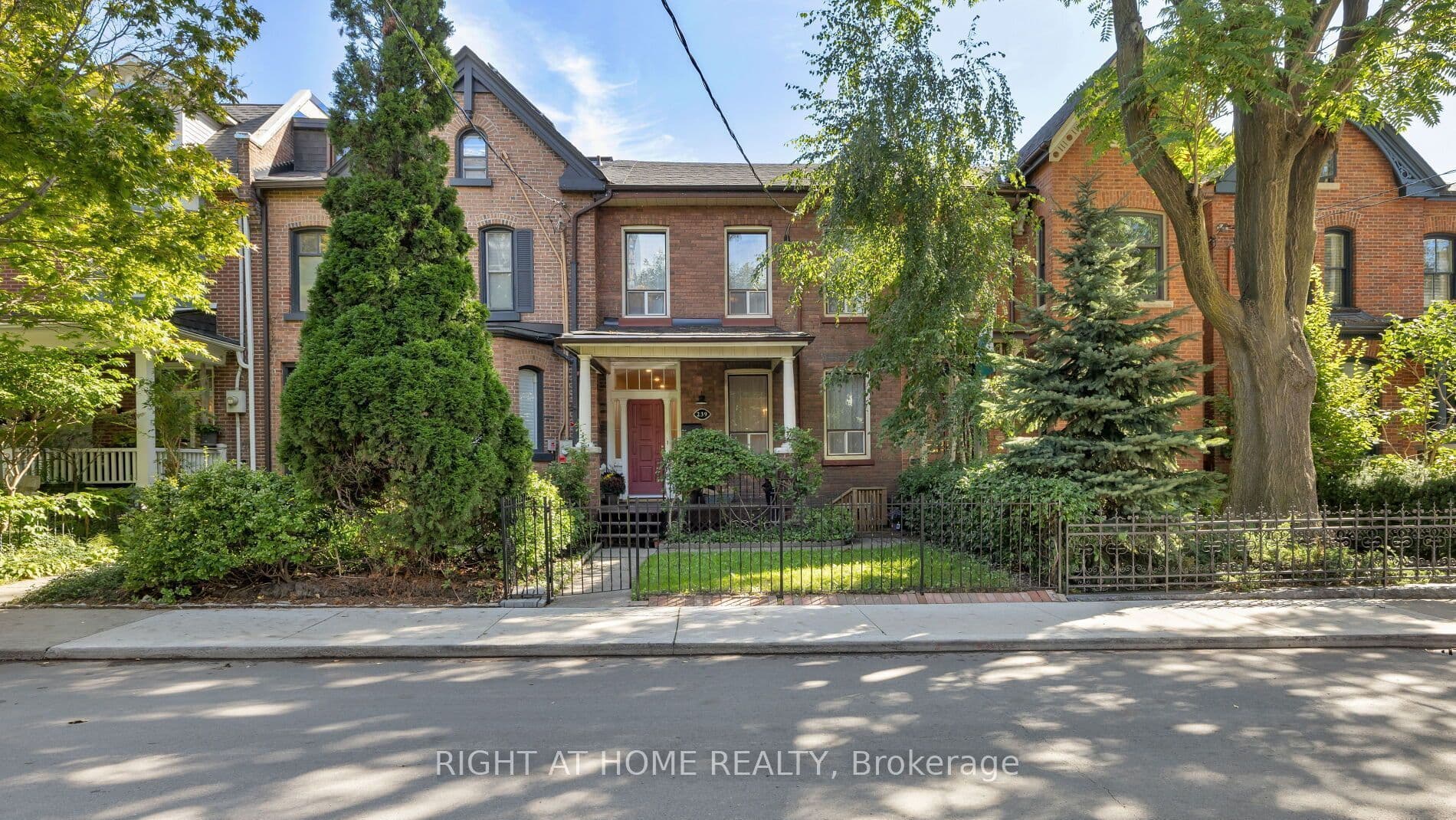 239 Seaton Street photo 1
