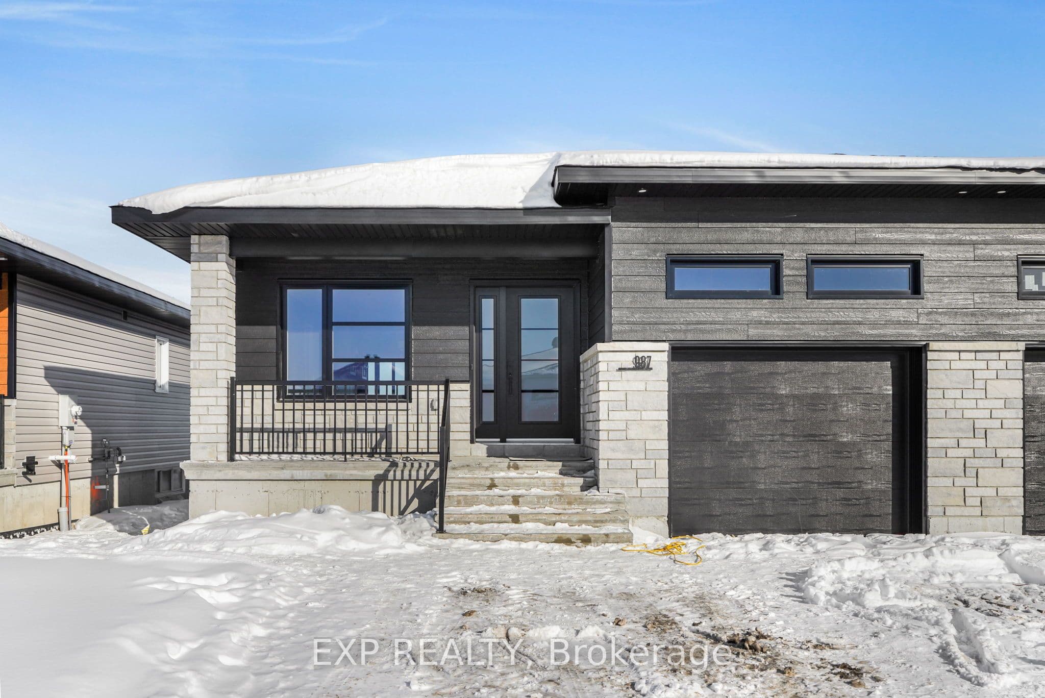 987 Katia Street photo 1