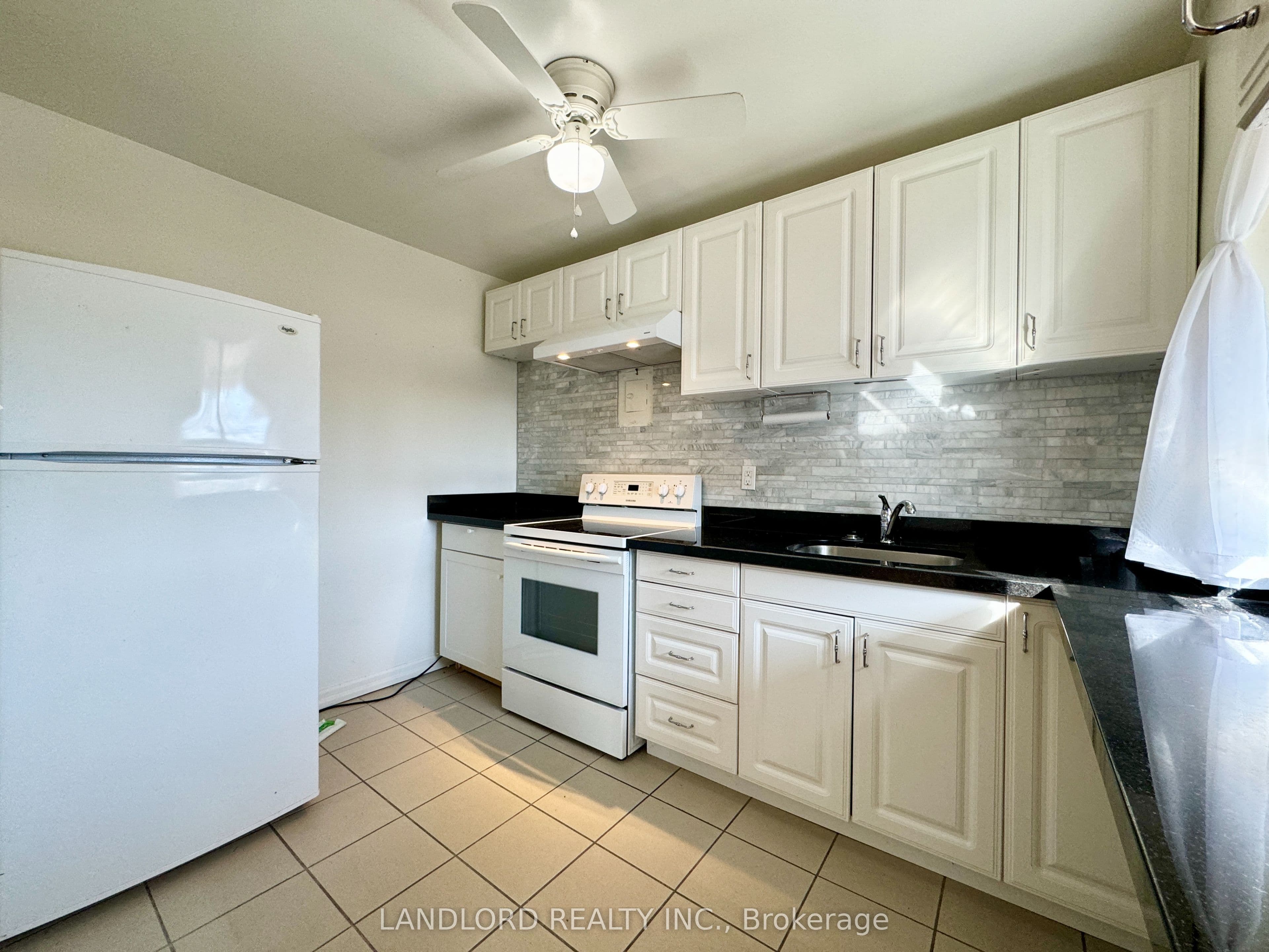 Unit 5 2696 Lake Shore Boulevard photo 1