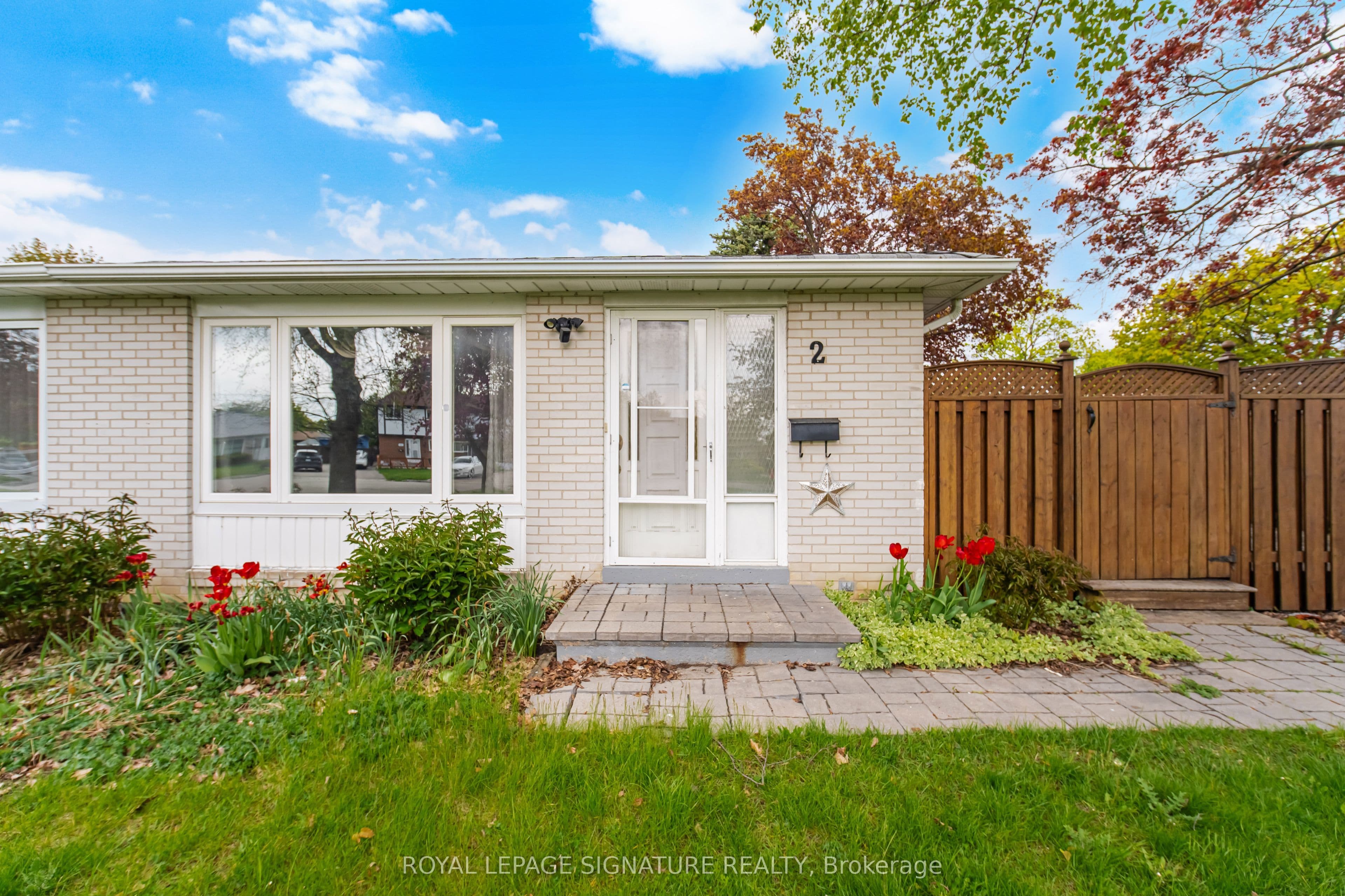 2 Lambton Court photo 1