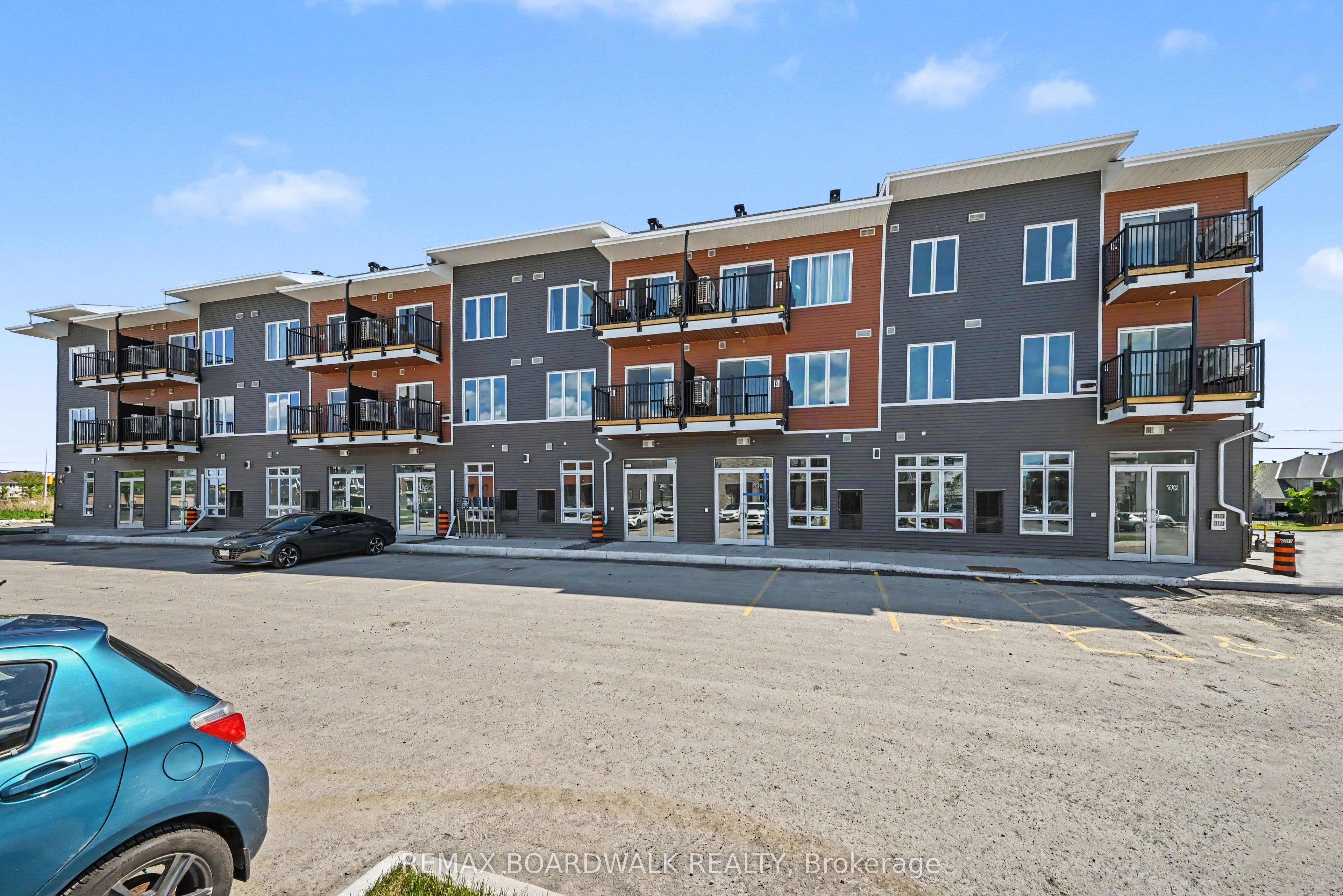Unit 112 2370 Tenth Line Road photo 1