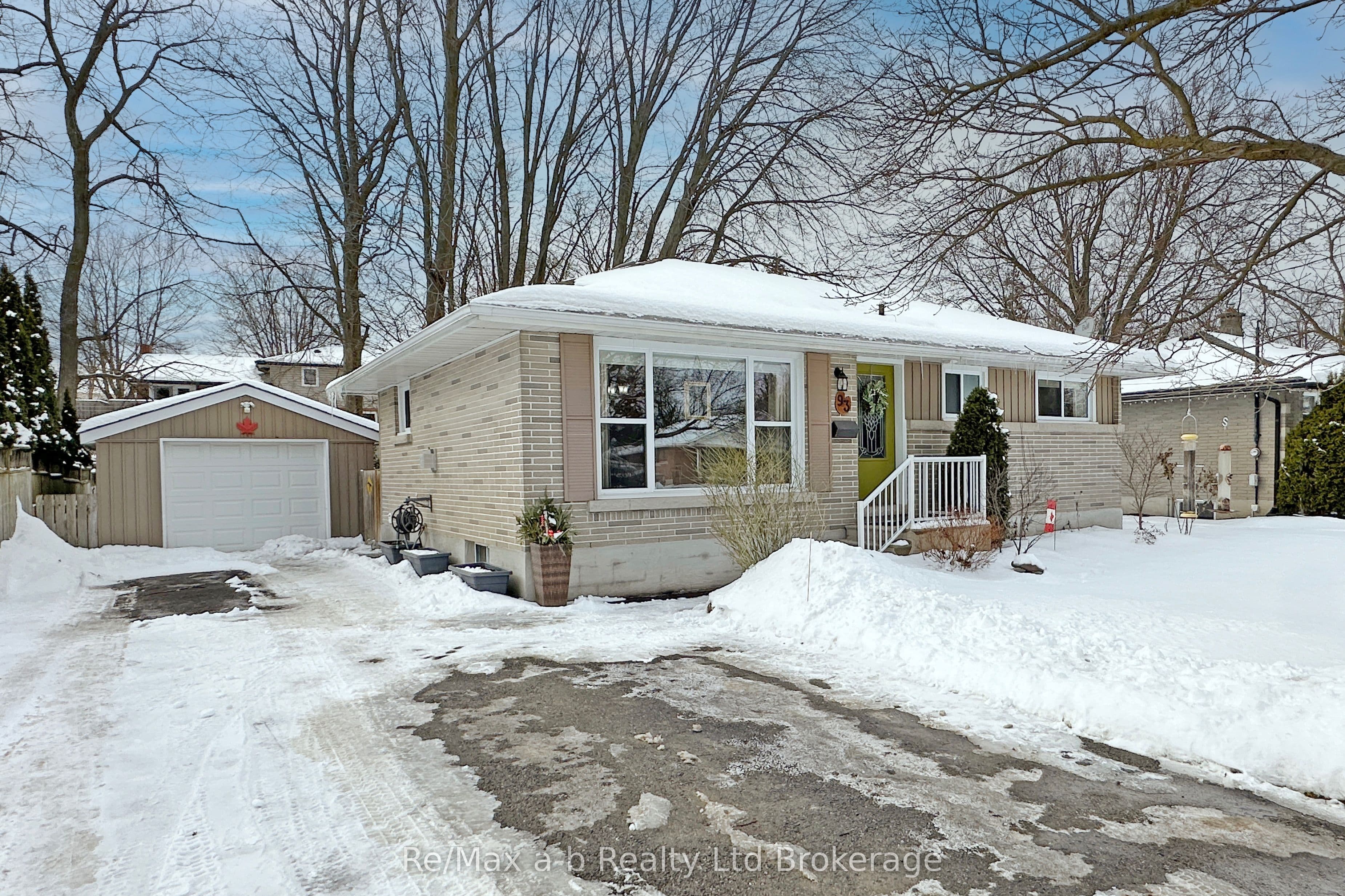 93 North Park Crescent photo 1