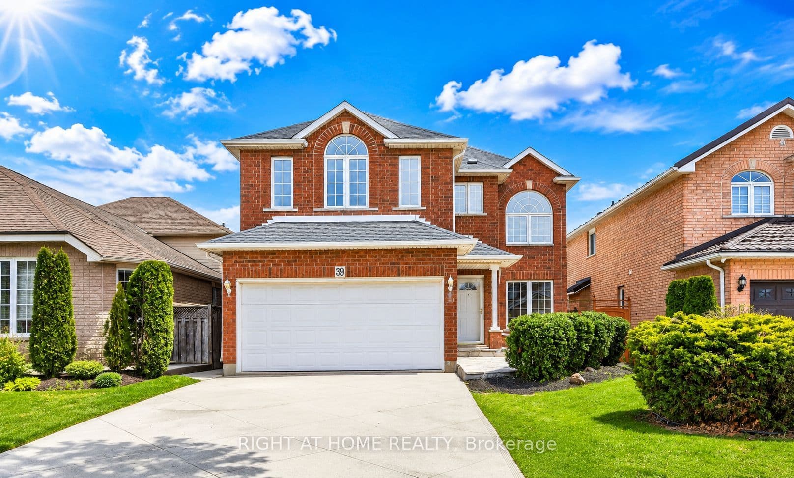 39 Distin Drive photo 1