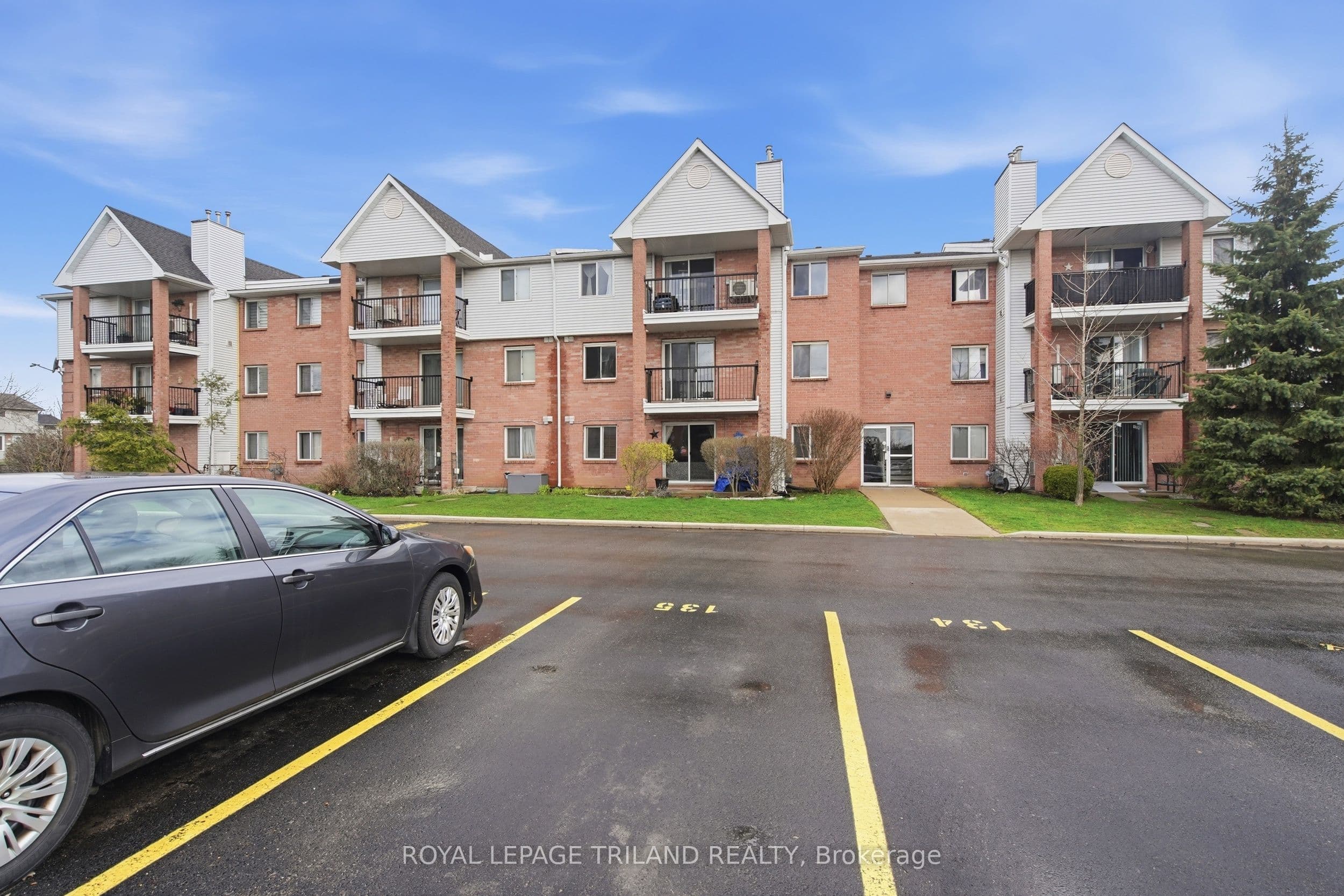 Unit 135 1096 Jalna Boulevard photo 1