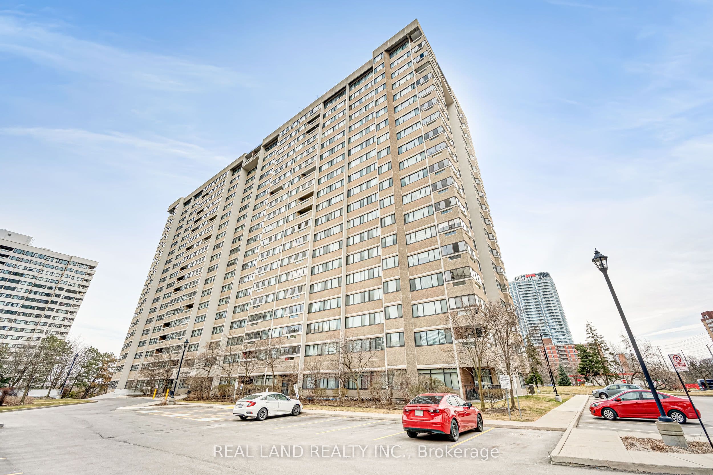 Unit 1901 50 Elm Drive photo 1