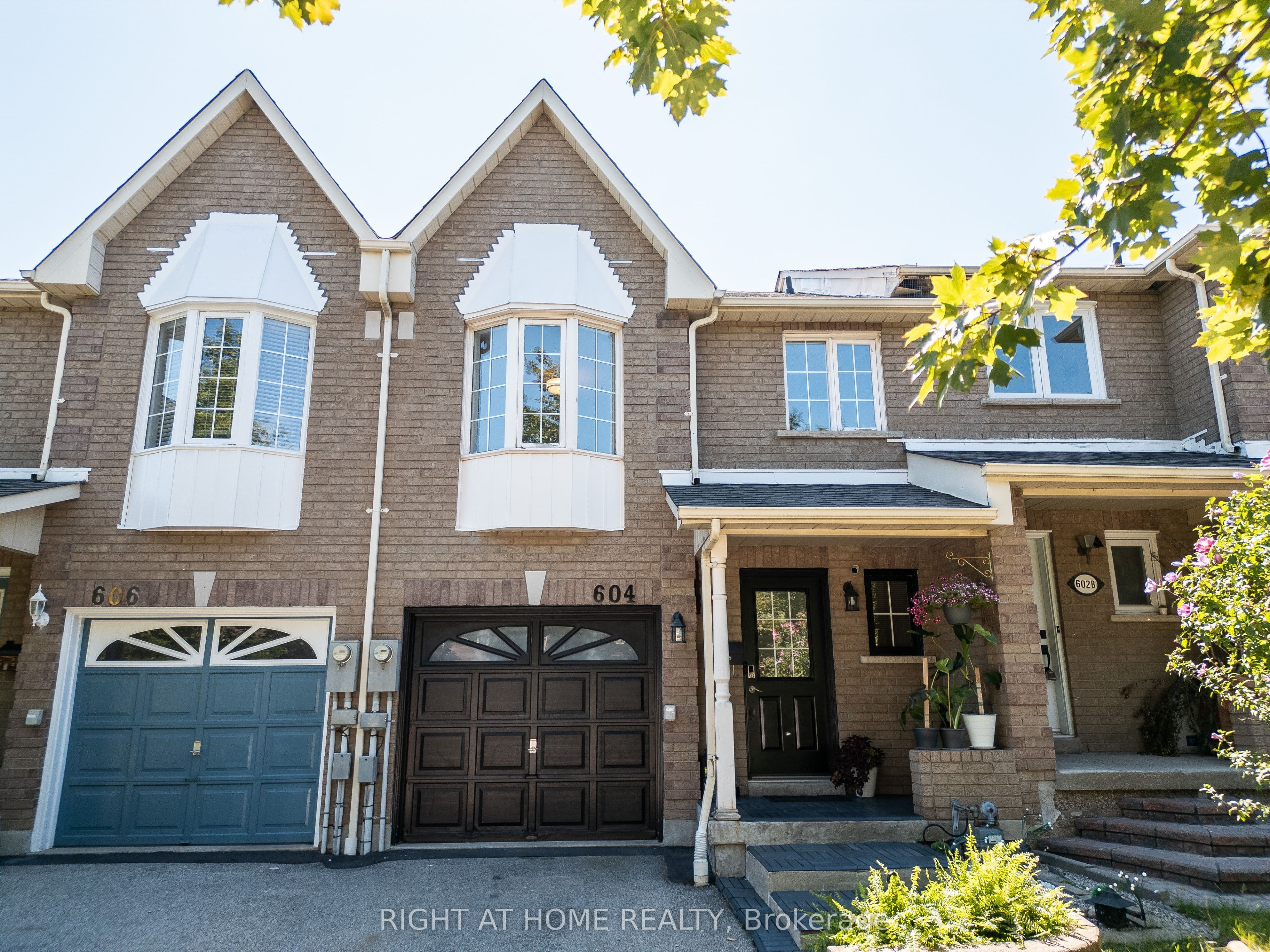 604 Lumberton Crescent photo 1