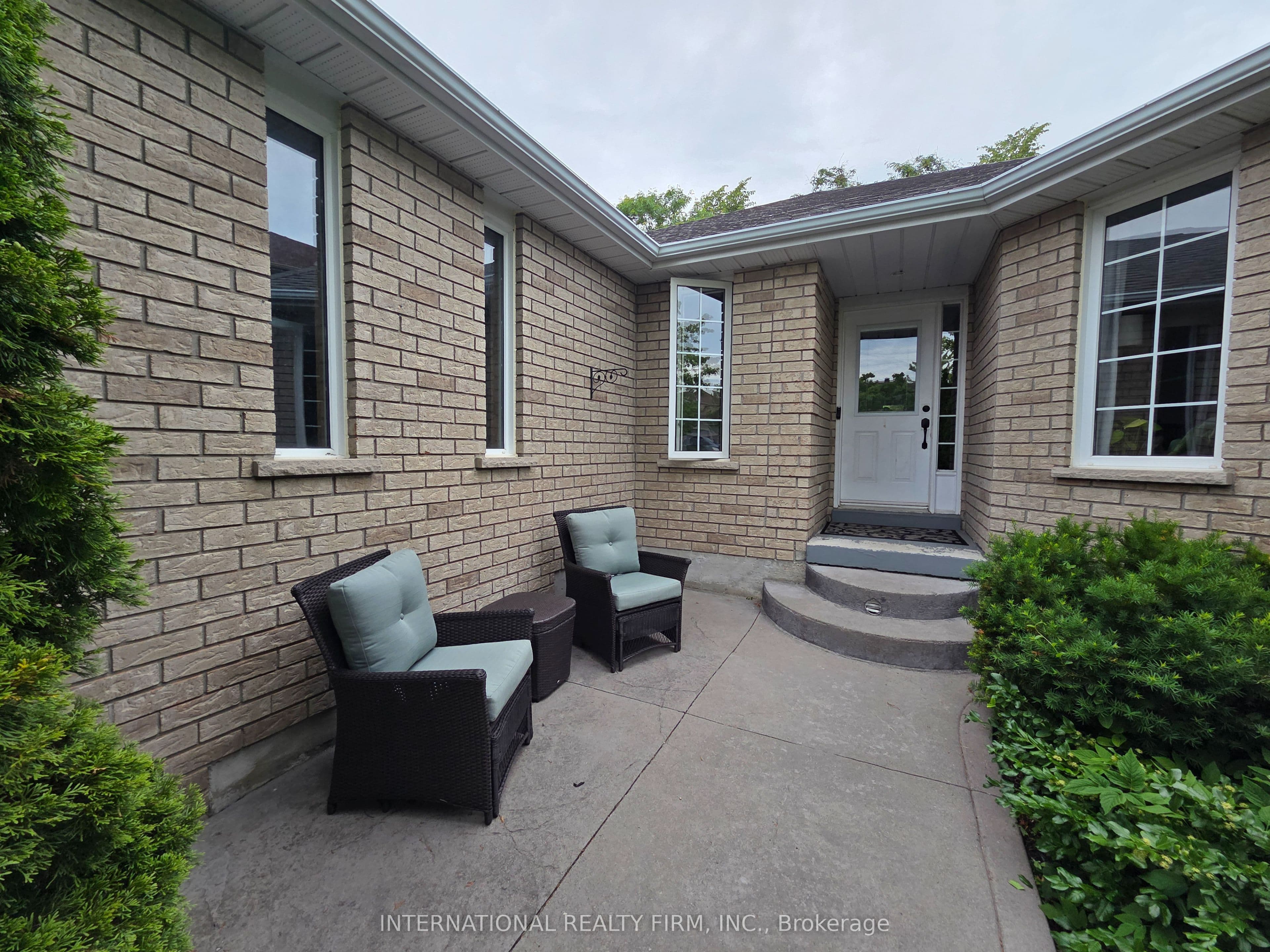 132 Esther Drive photo 1