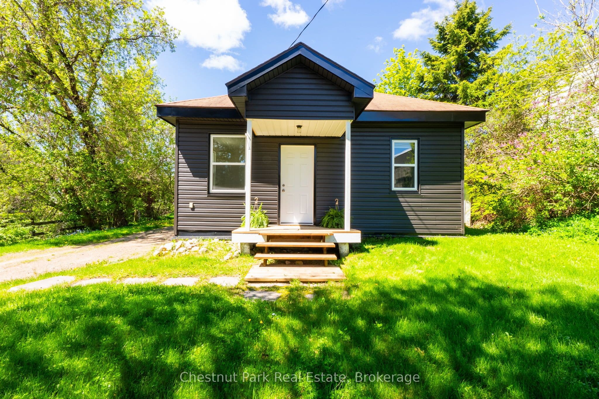 203 Centre Street photo 1