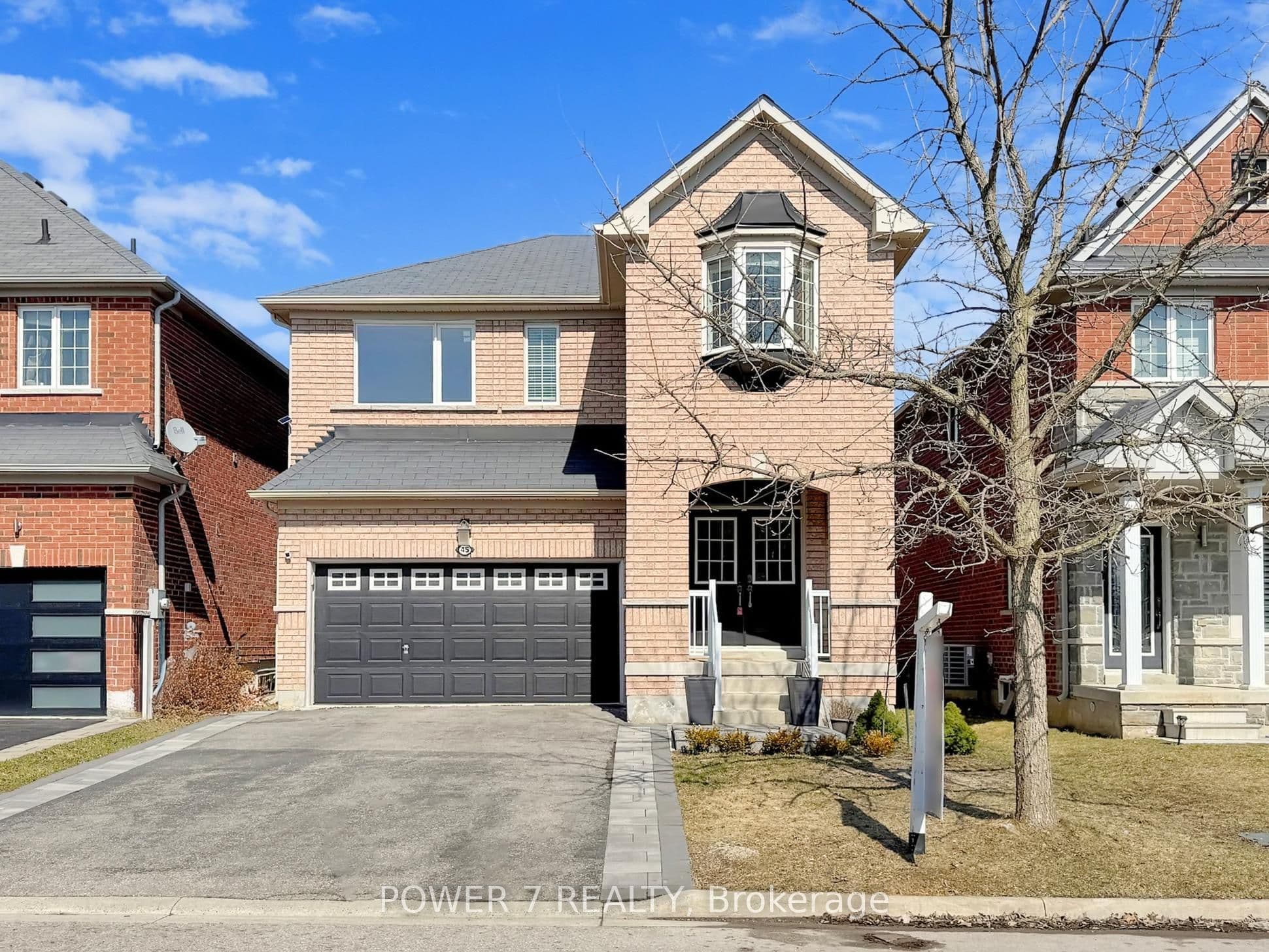 45 Lost Pond Crescent photo 1