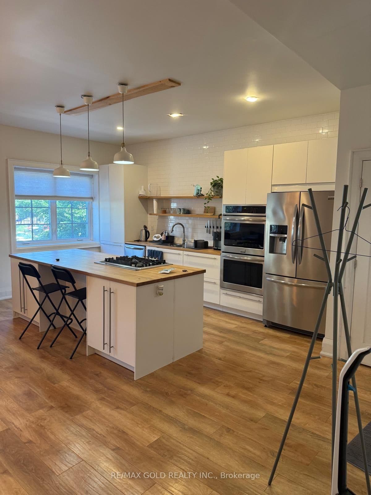 Unit Studio 2215 Danforth Avenue photo 1
