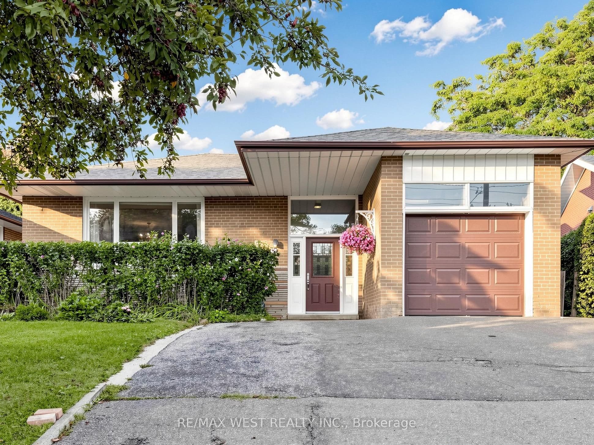 941 Willowdale Avenue photo 1