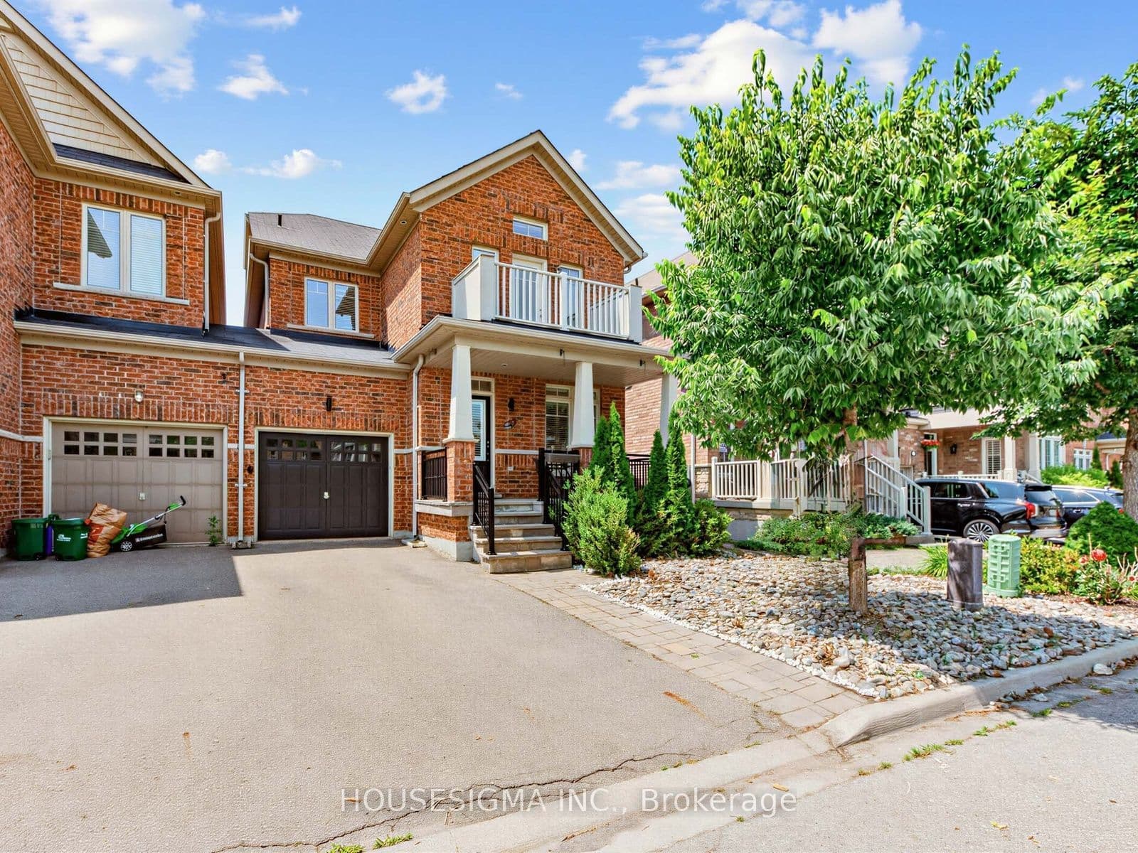 57 Chao Crescent photo 1