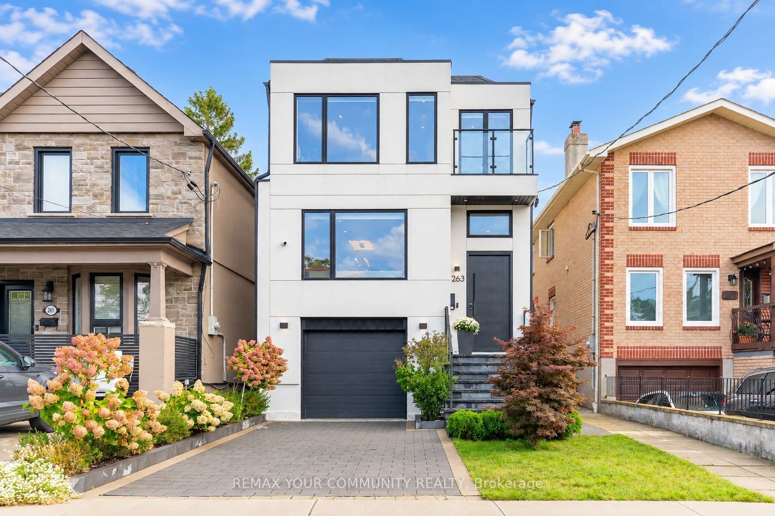 263 Linsmore Crescent photo 1