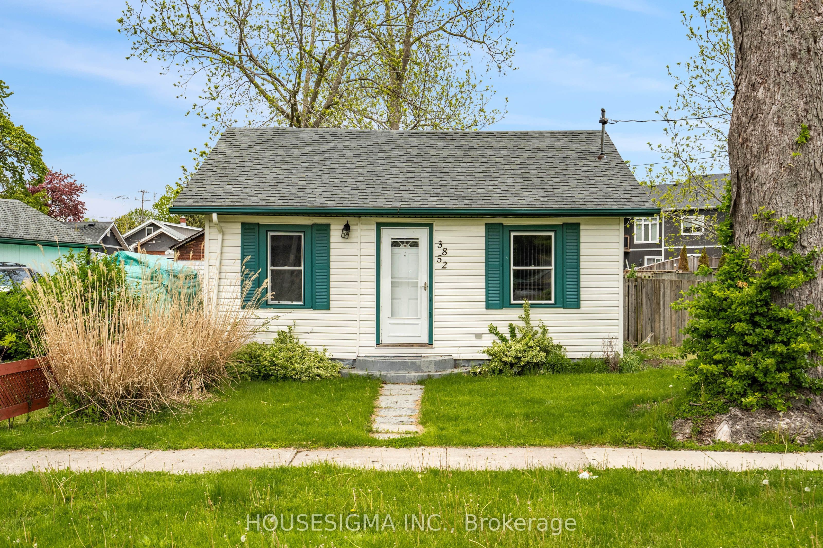 3852 Brunswick Avenue photo 1